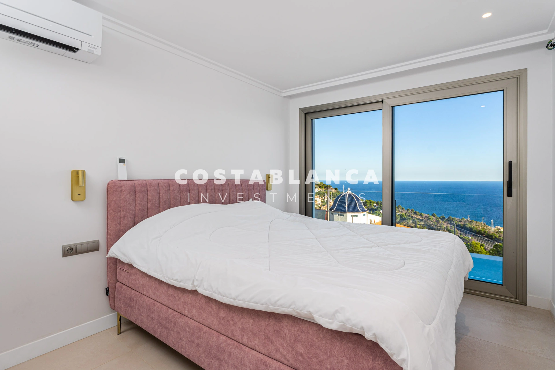 Vila de lux contemporană cu vederi panoramice la Mediterană de vânzare în Altea