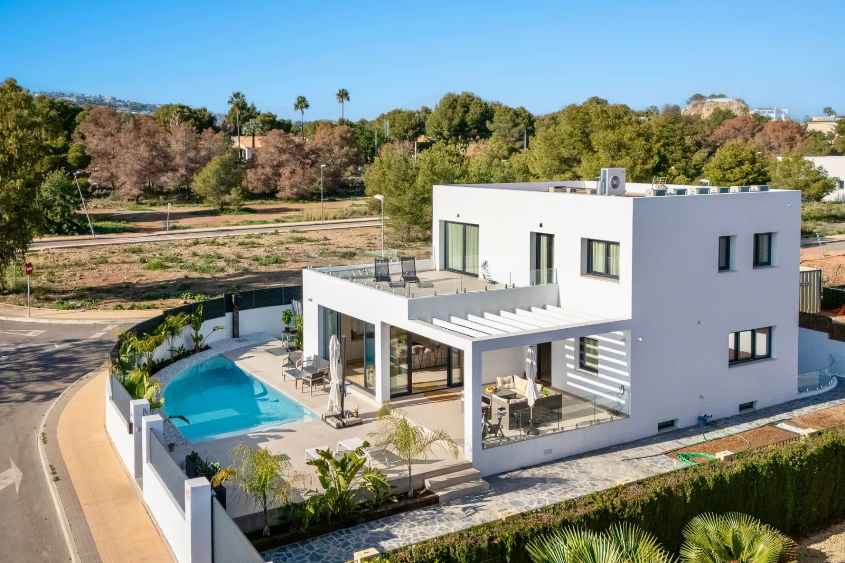 Modern new-build villa for sale in La Nucía with pool and garden.