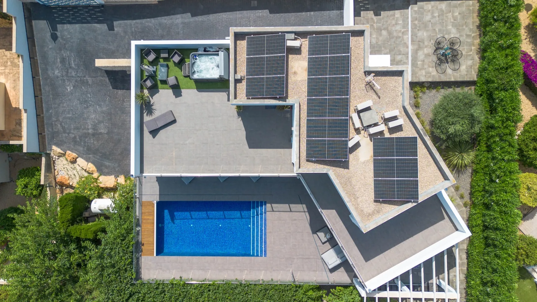 Vila contemporană cu piscină și jacuzzi de vânzare în Moraira