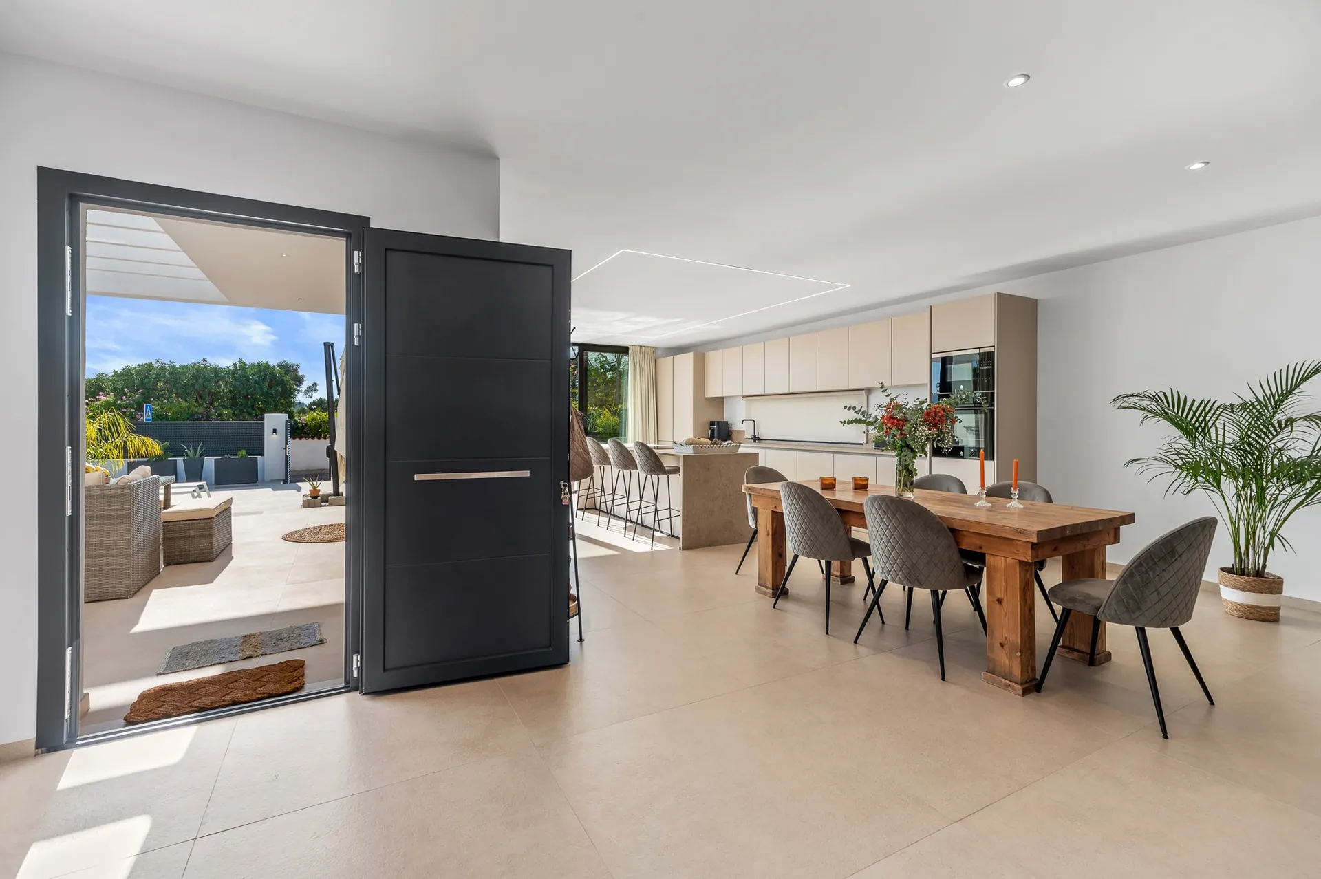 Modern new-build villa for sale in La Nucía with pool and garden.