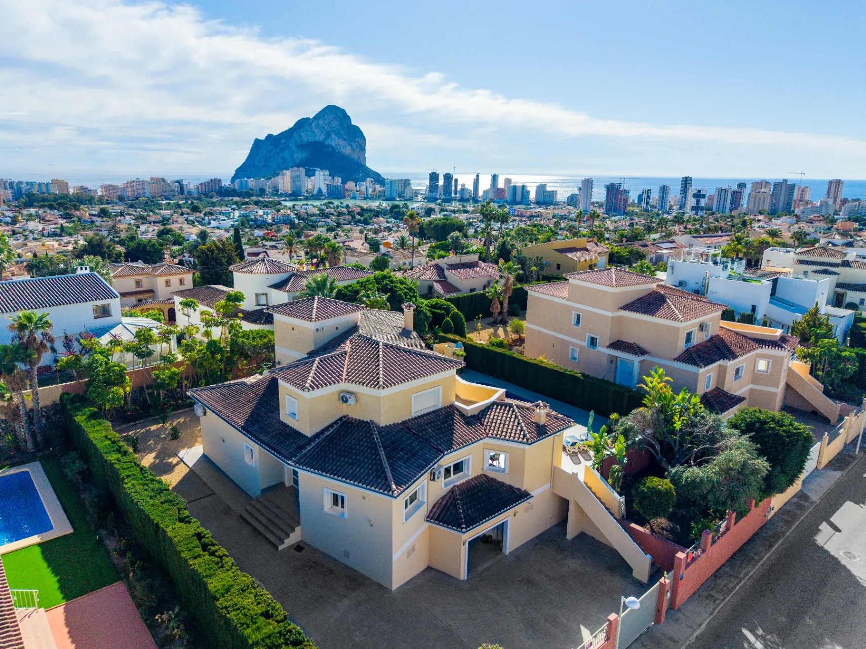 Vilă modernă aproape de plaje și servicii de vânzare în Calpe