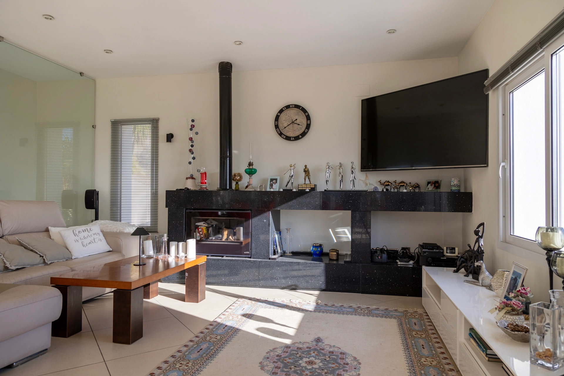 Vila de lux gata de mutat cu vederi panoramice la mare de vânzare în Moraira