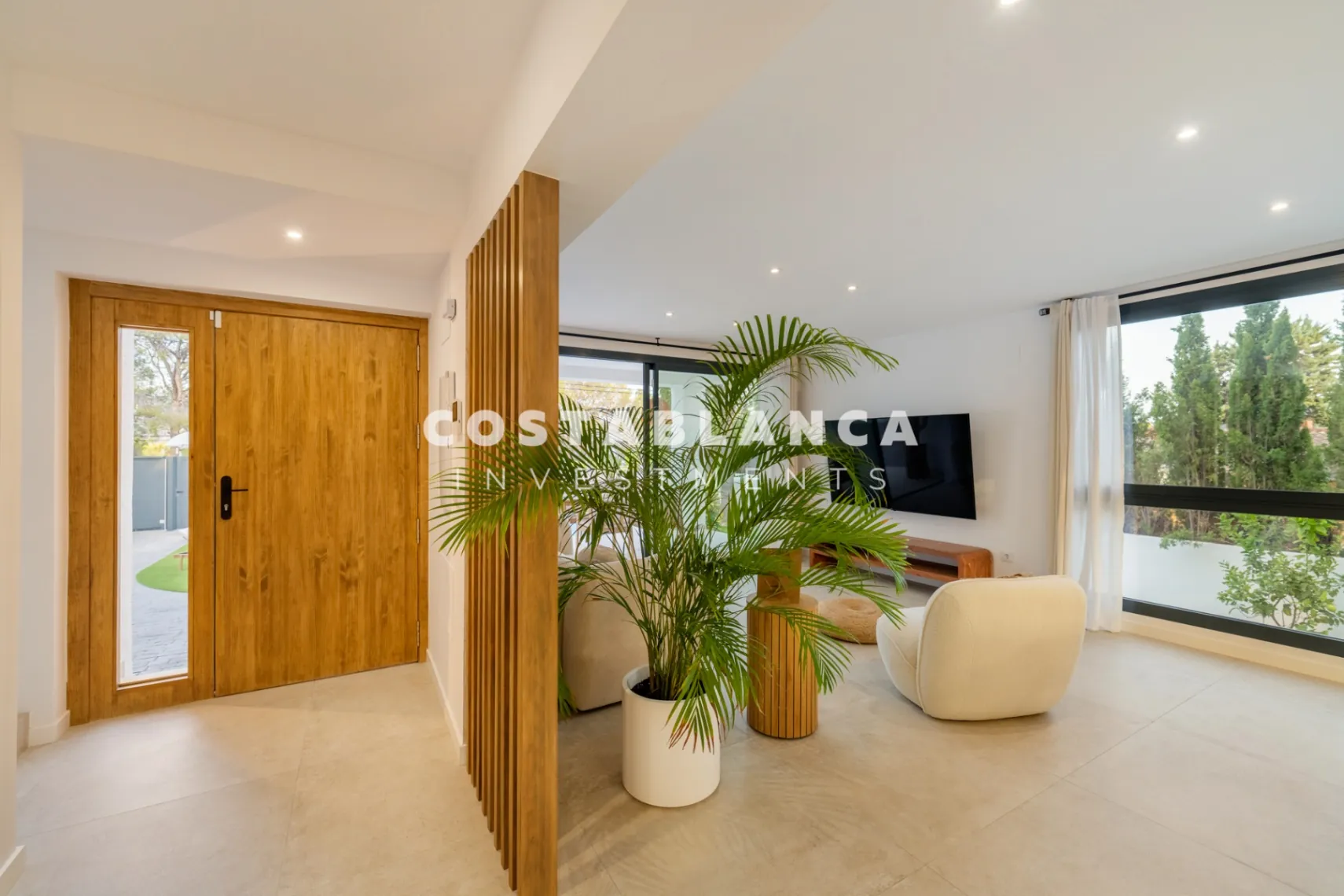 Vila modernă ibiziană cu piscină privată și terasă pe acoperiș în Altea