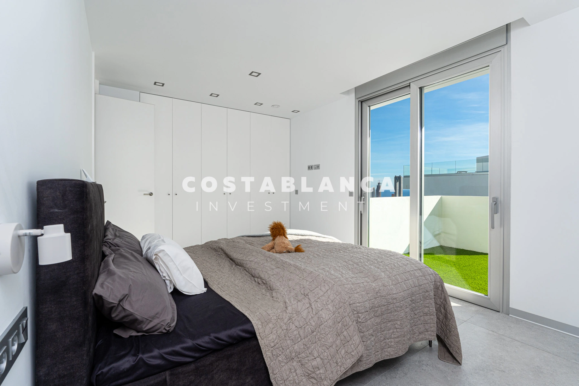 Modern Mediterranean Villa with Private Pool and High-End Finishes for Sale in Finestrat