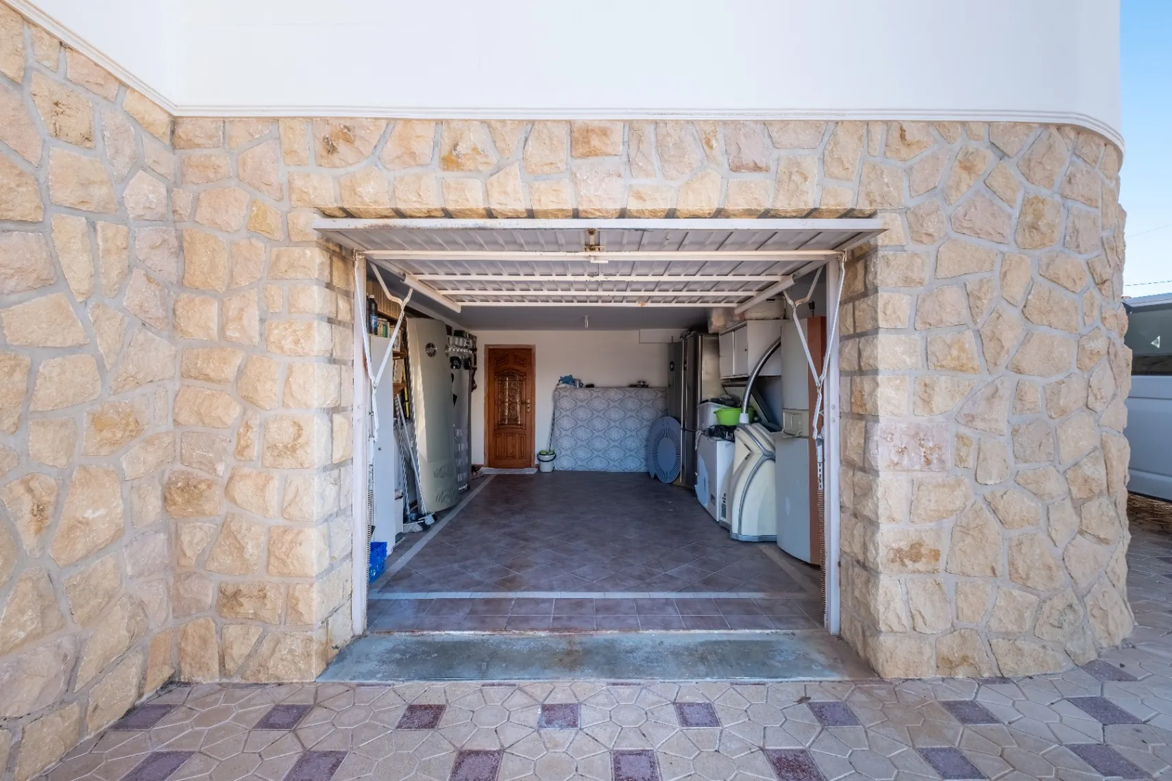 Vila amplă de familie cu apartament pentru oaspeți și vederi la munte de vânzare în Calpe.