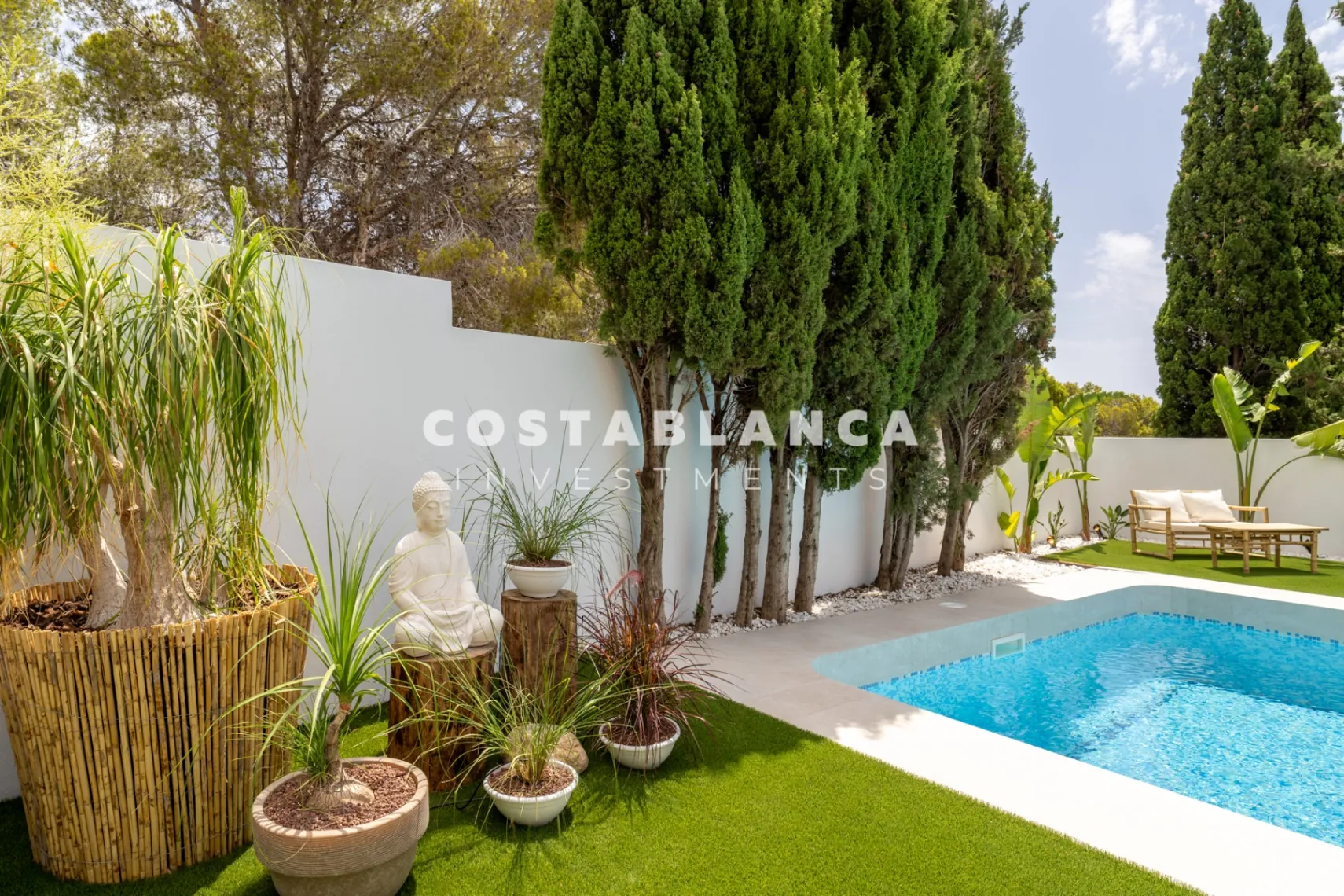Vila modernă ibiziană cu piscină privată și terasă pe acoperiș în Altea