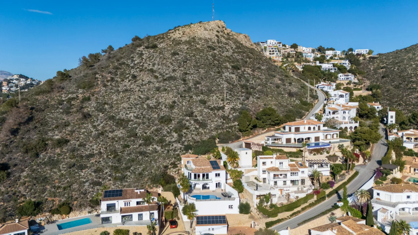 Vila de lux gata de mutat cu vederi panoramice la mare de vânzare în Moraira
