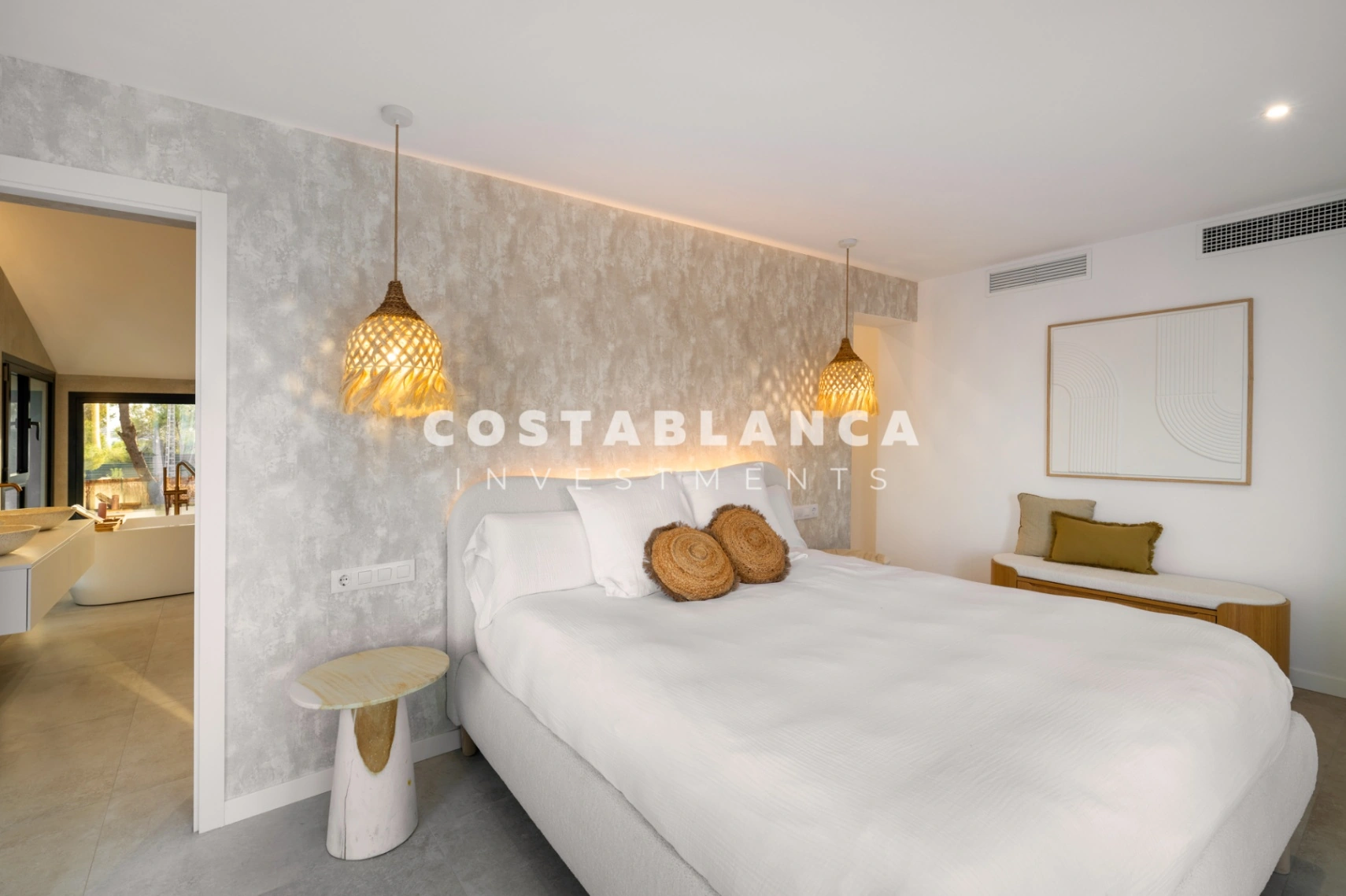 Vila modernă ibiziană cu piscină privată și terasă pe acoperiș în Altea