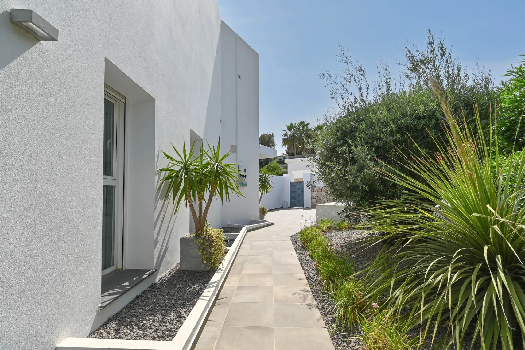 Vila contemporană cu piscină și jacuzzi de vânzare în Moraira