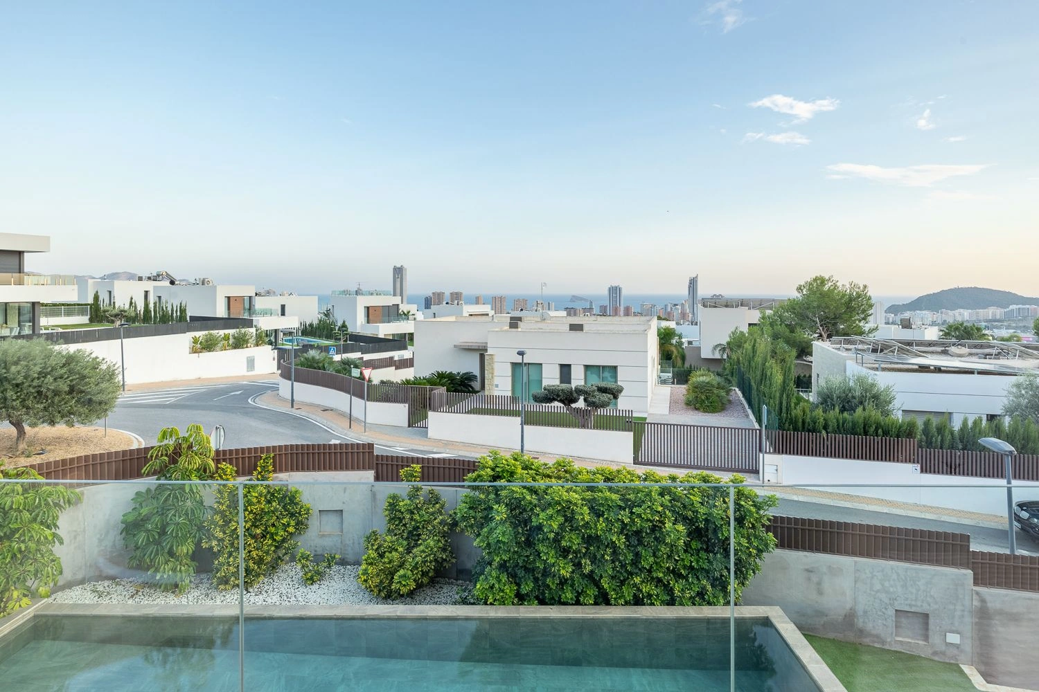 Vila cu design modern, cu vedere la mare, de vânzare în Finestrat.