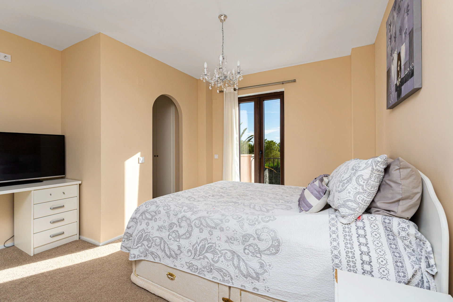 Renovated Mediterranean villa for sale with sea views in Sierra Cortina, Finestrat.