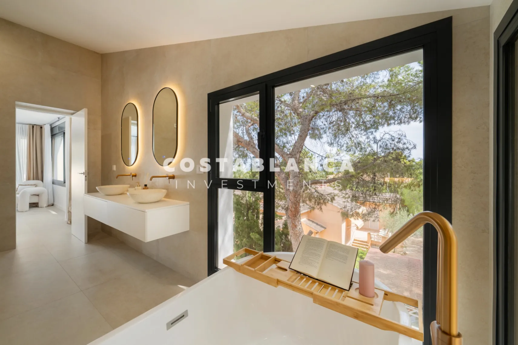Vila modernă ibiziană cu piscină privată și terasă pe acoperiș în Altea