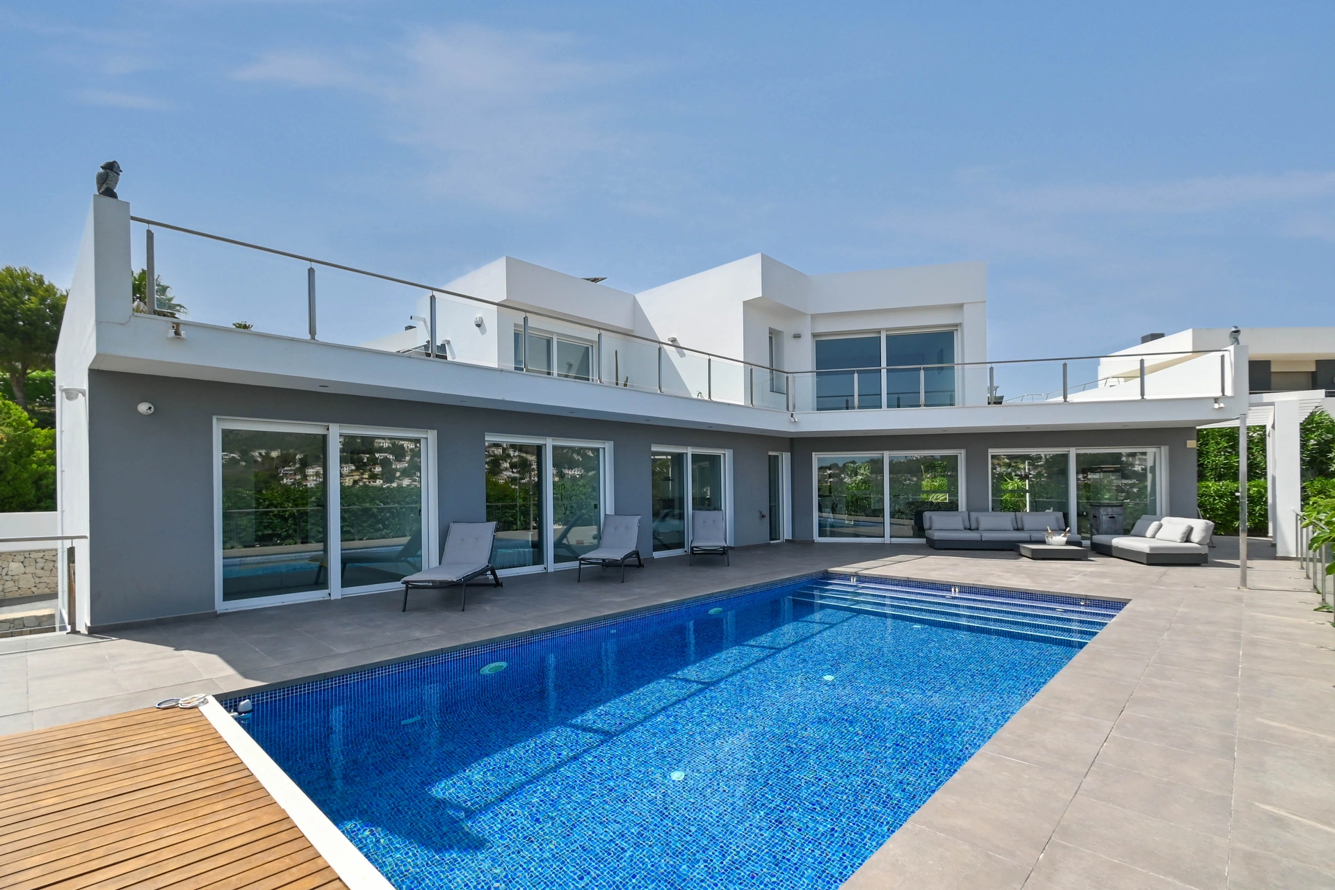 Vila contemporană cu piscină și jacuzzi de vânzare în Moraira