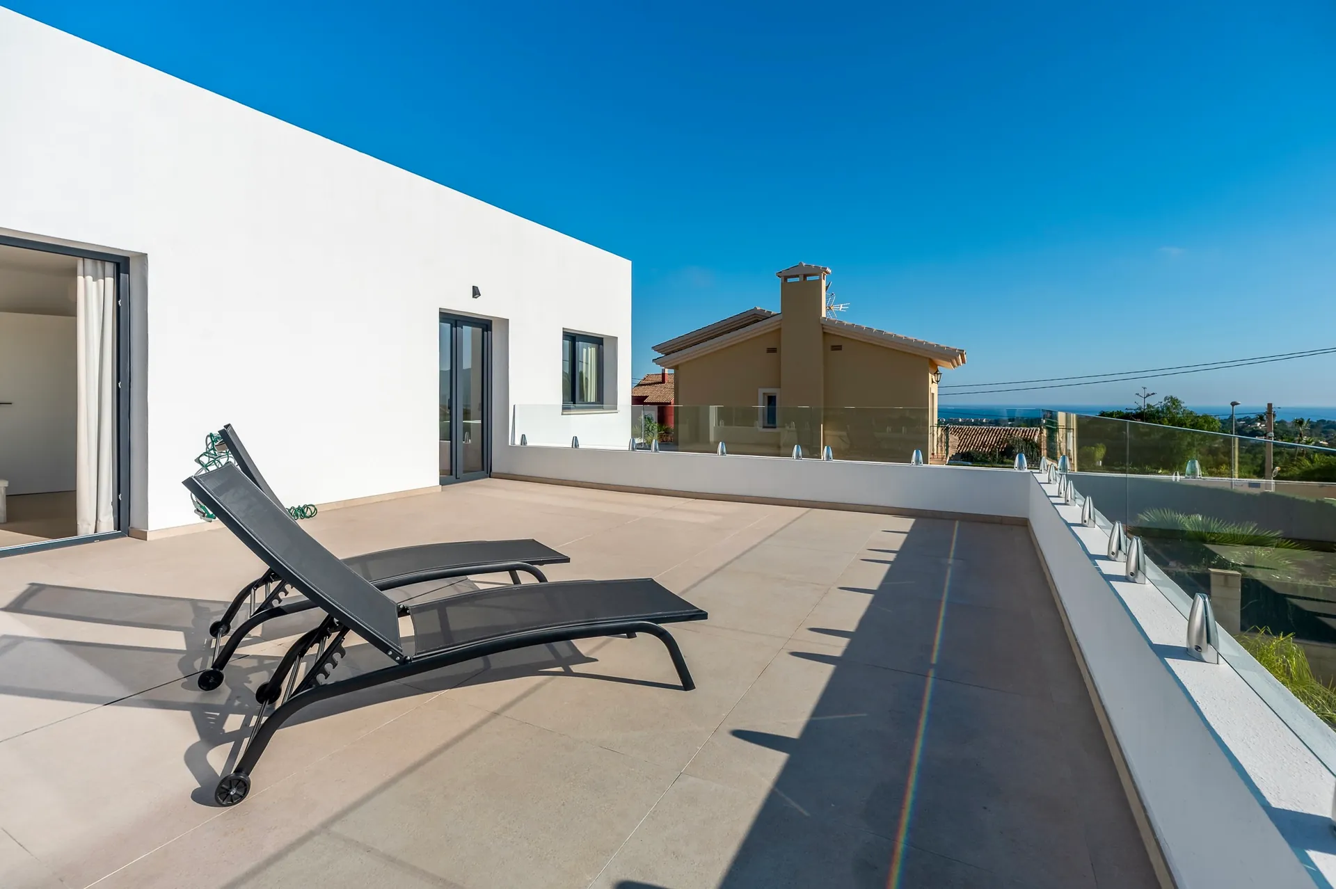 Modern new-build villa for sale in La Nucía with pool and garden.