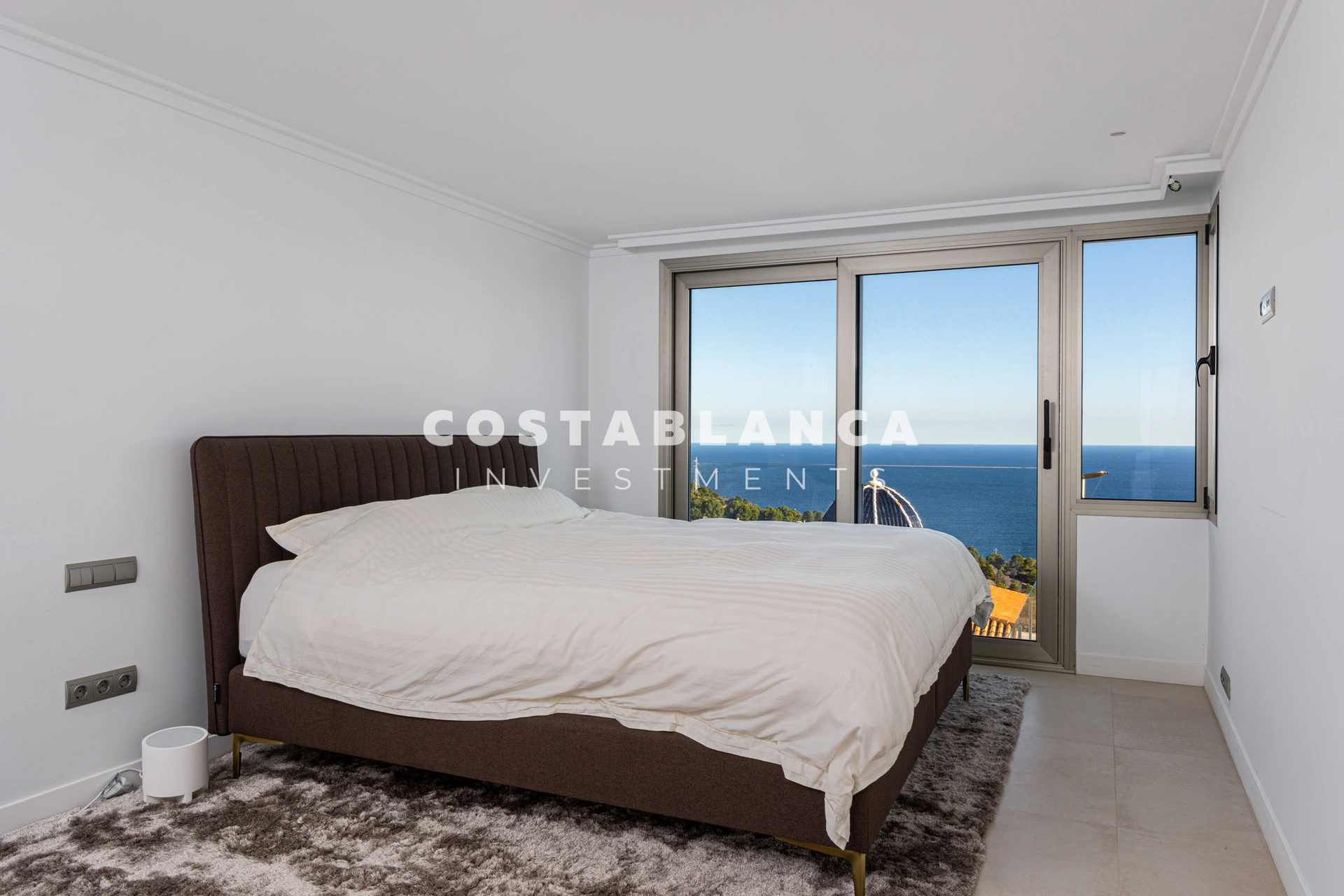 Vila de lux contemporană cu vederi panoramice la Mediterană de vânzare în Altea