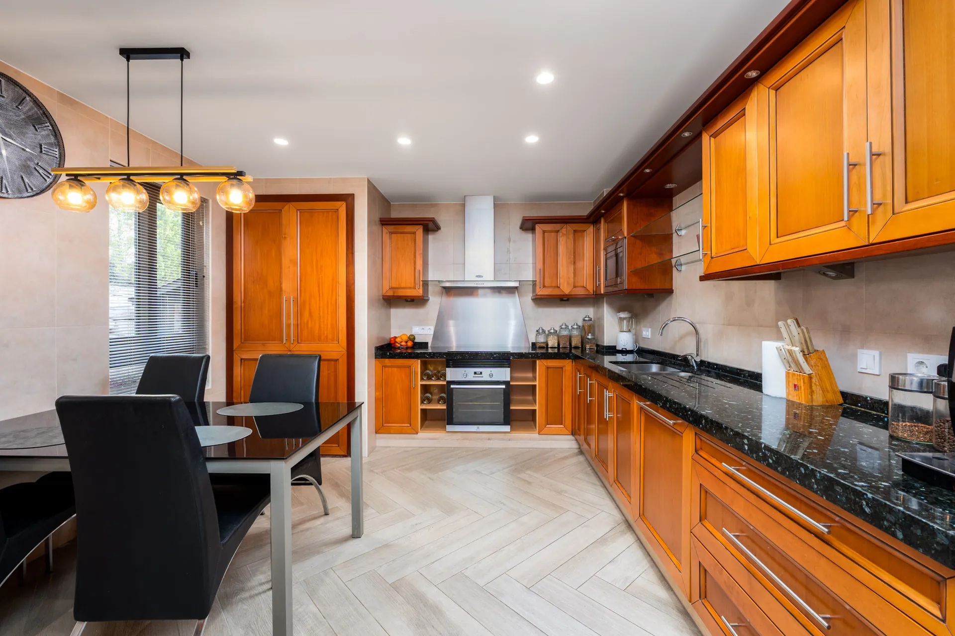 Renovated Mediterranean villa for sale with sea views in Sierra Cortina, Finestrat.