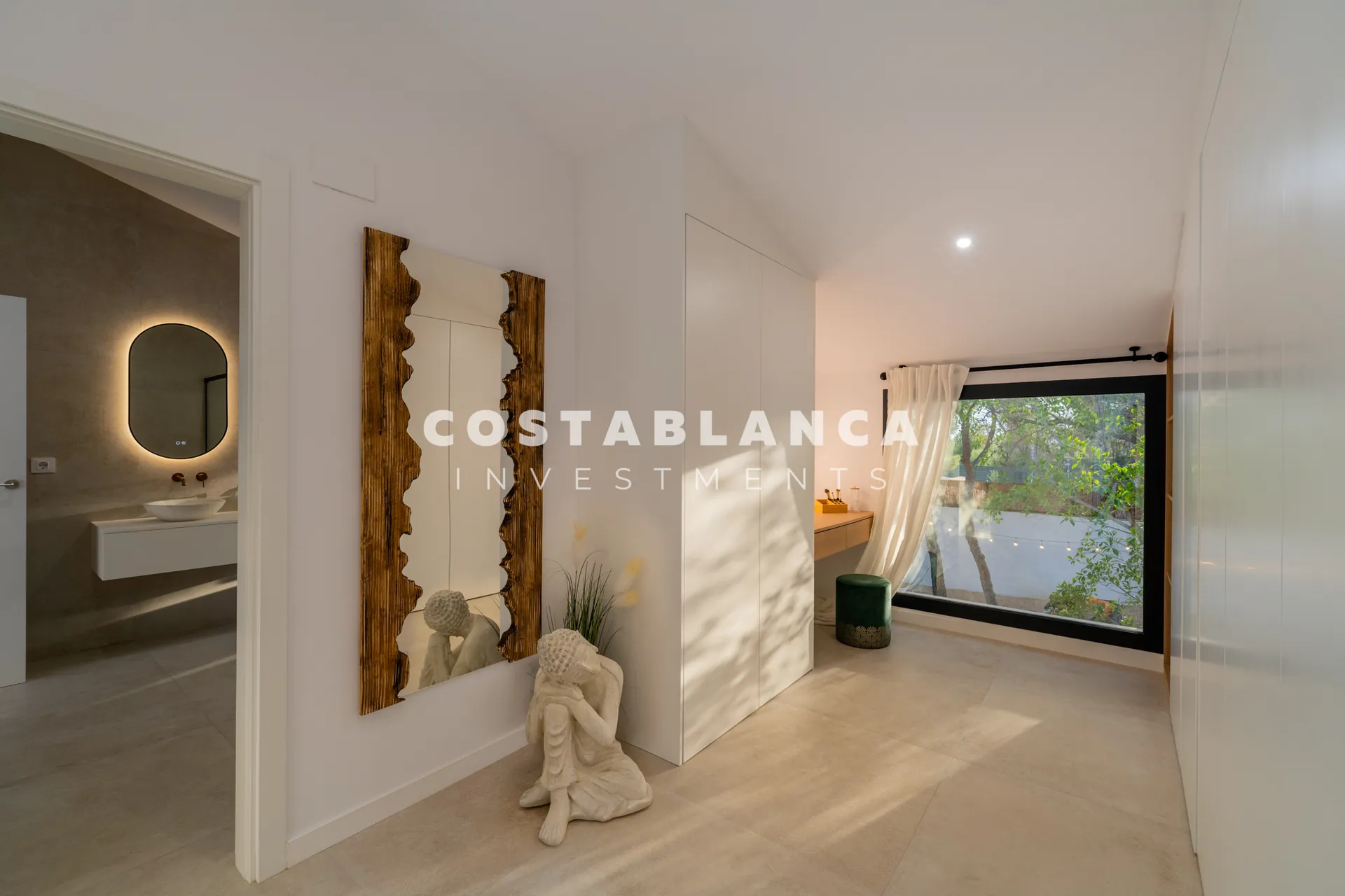 Vila modernă ibiziană cu piscină privată și terasă pe acoperiș în Altea