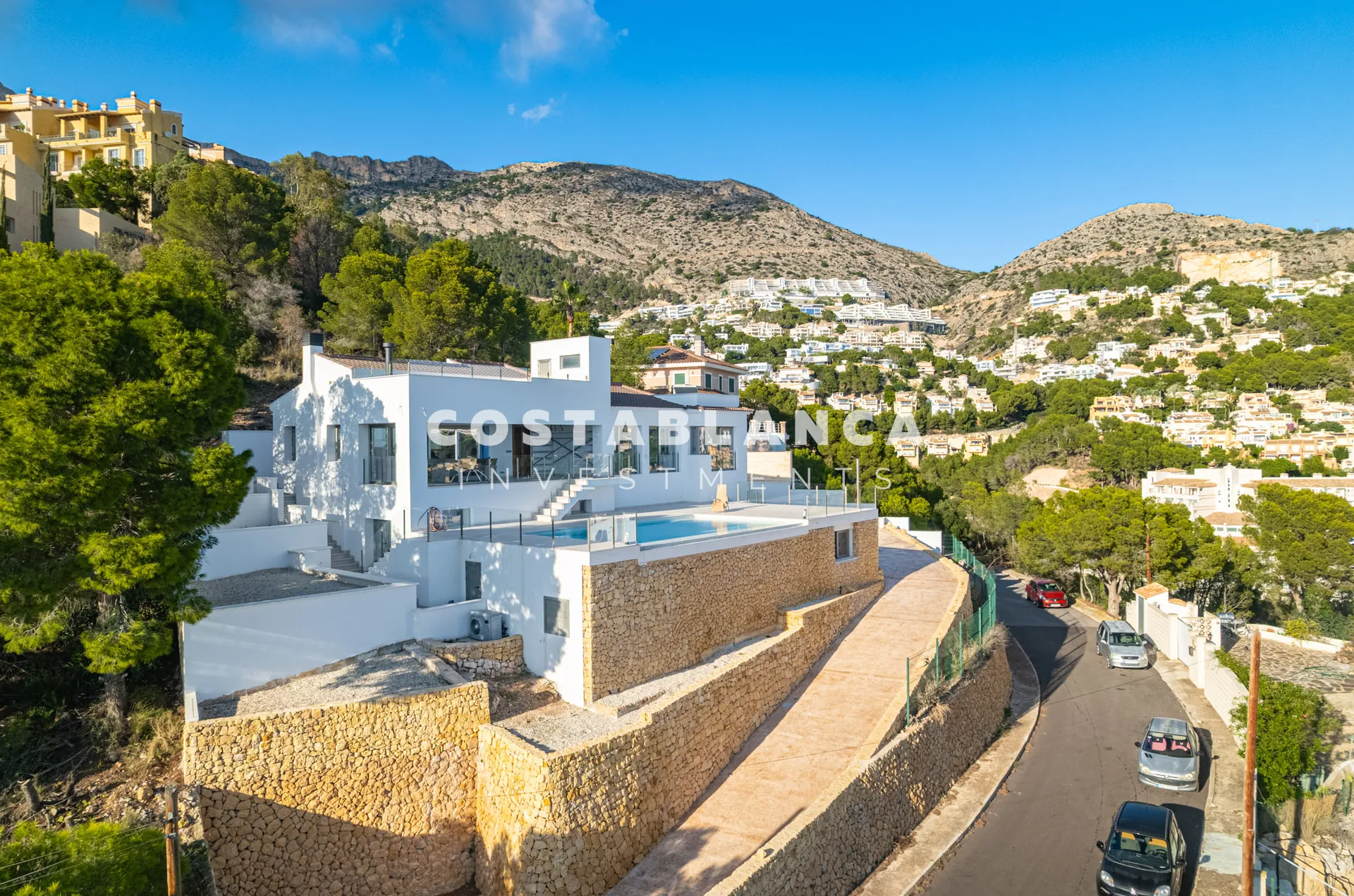Vila de lux contemporană cu vederi panoramice la Mediterană de vânzare în Altea