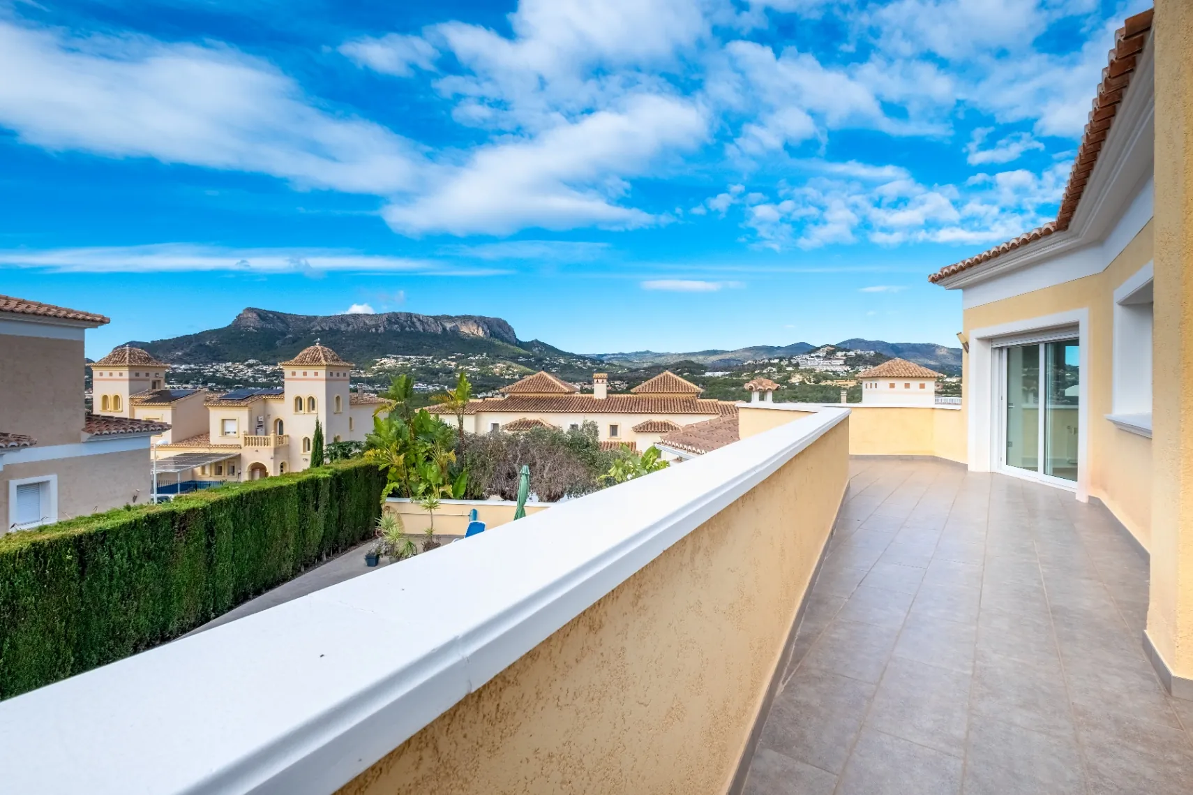 Vilă modernă aproape de plaje și servicii de vânzare în Calpe