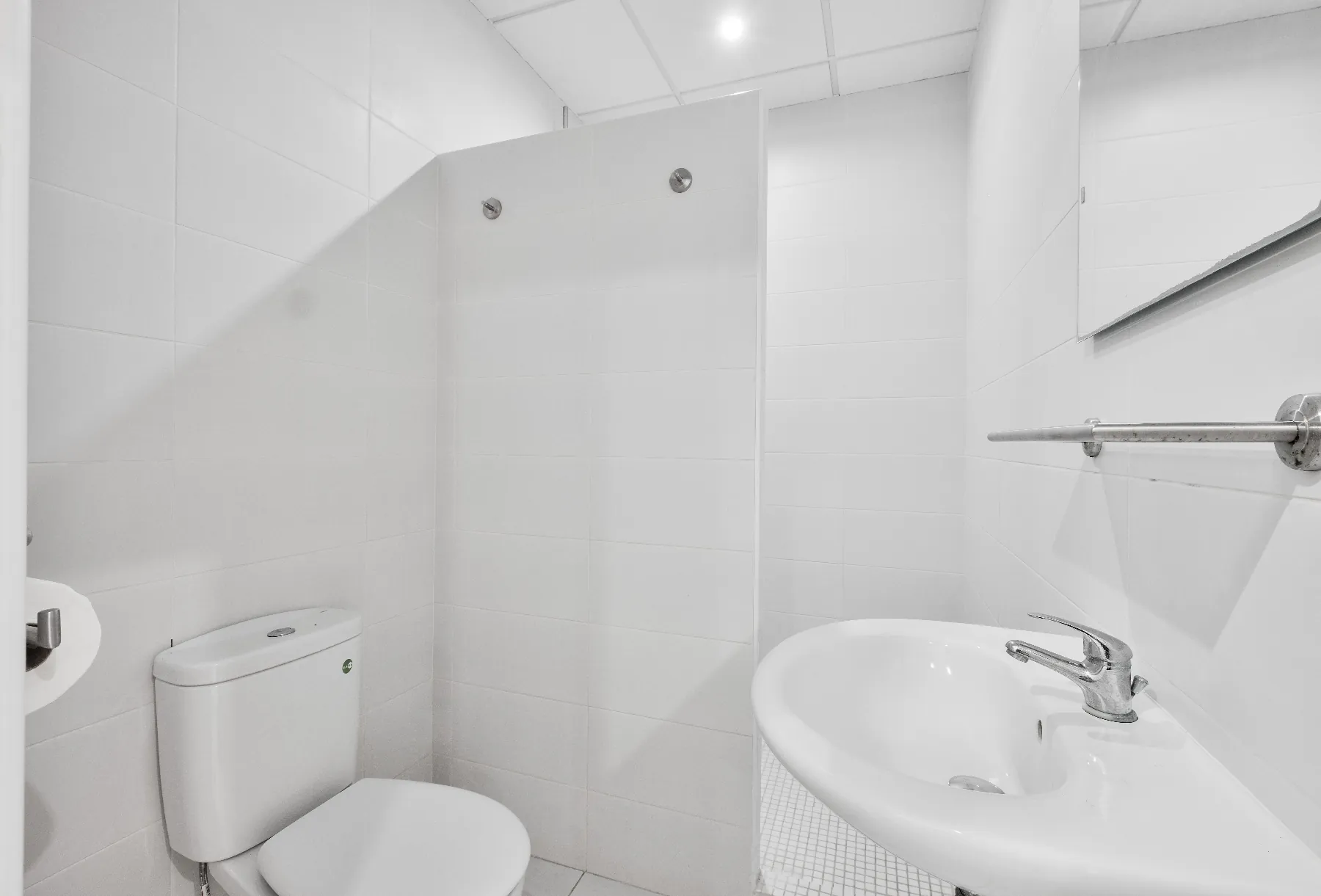 Vila spațioasă cu 10 camere de vânzare în Moraira, cu piscină privată și grădină.
