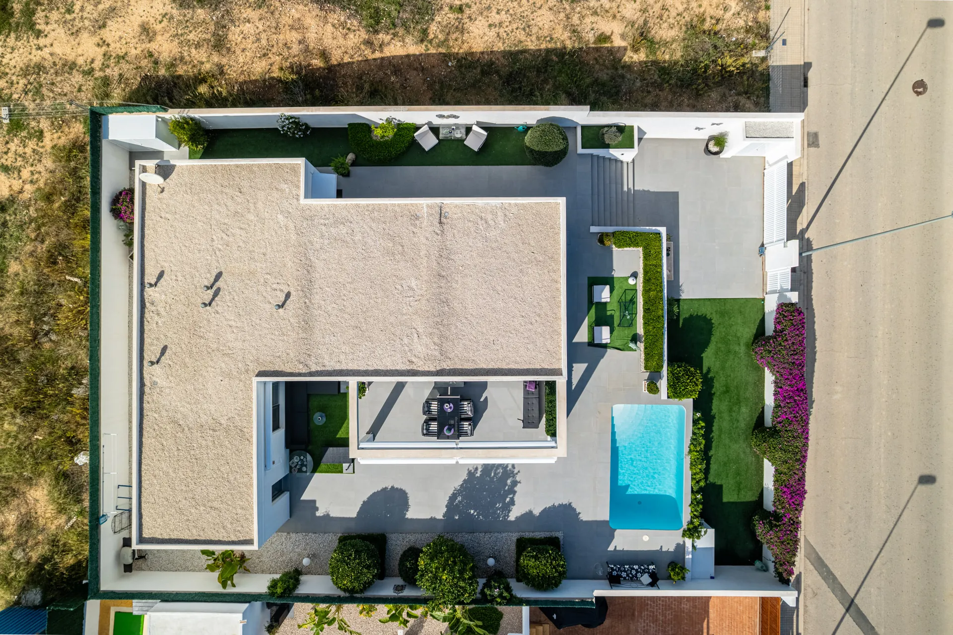 Vila modernă cu un etaj de vânzare în Polop, cu vedere la mare și la munte.