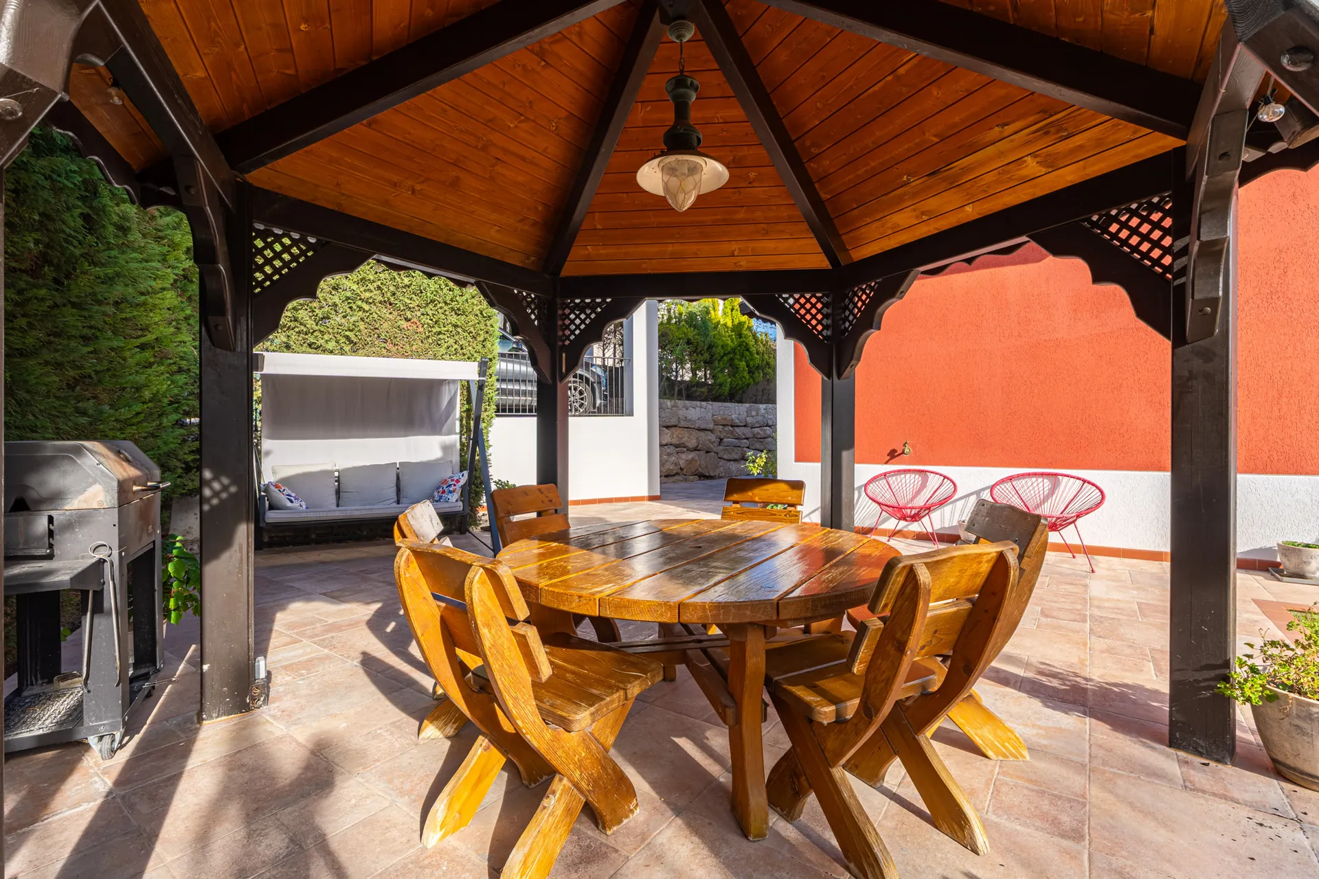 Renovated Mediterranean villa for sale with sea views in Sierra Cortina, Finestrat.