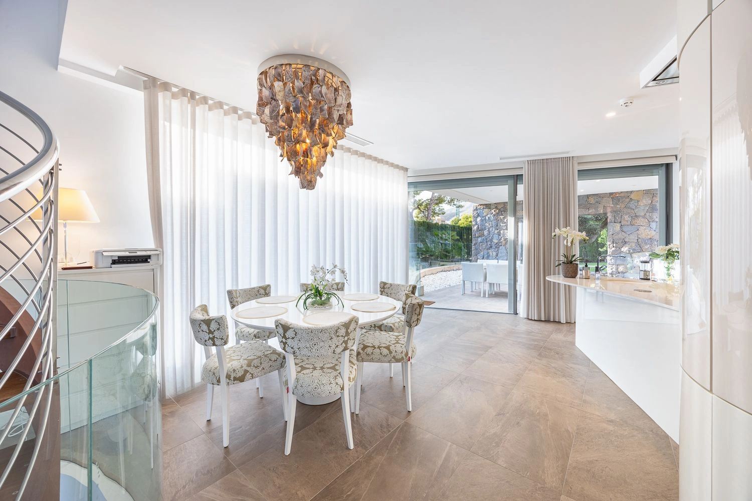 Vila cu design modern, cu vedere la mare, de vânzare în Finestrat.