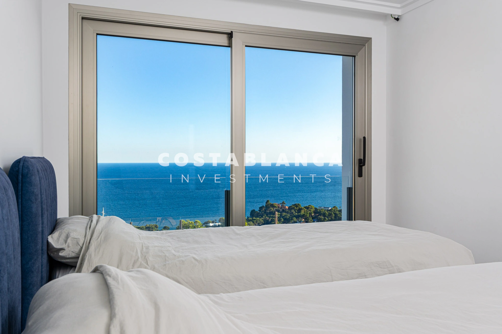 Vila de lux contemporană cu vederi panoramice la Mediterană de vânzare în Altea