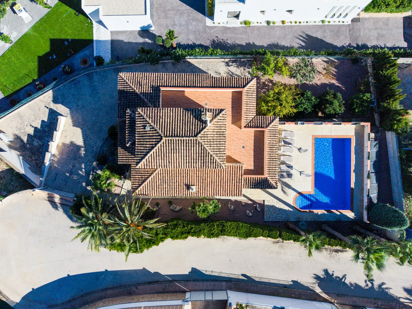 Casă mediteraneană spațioasă de vânzare cu piscină, aproape de coastă în Benissa