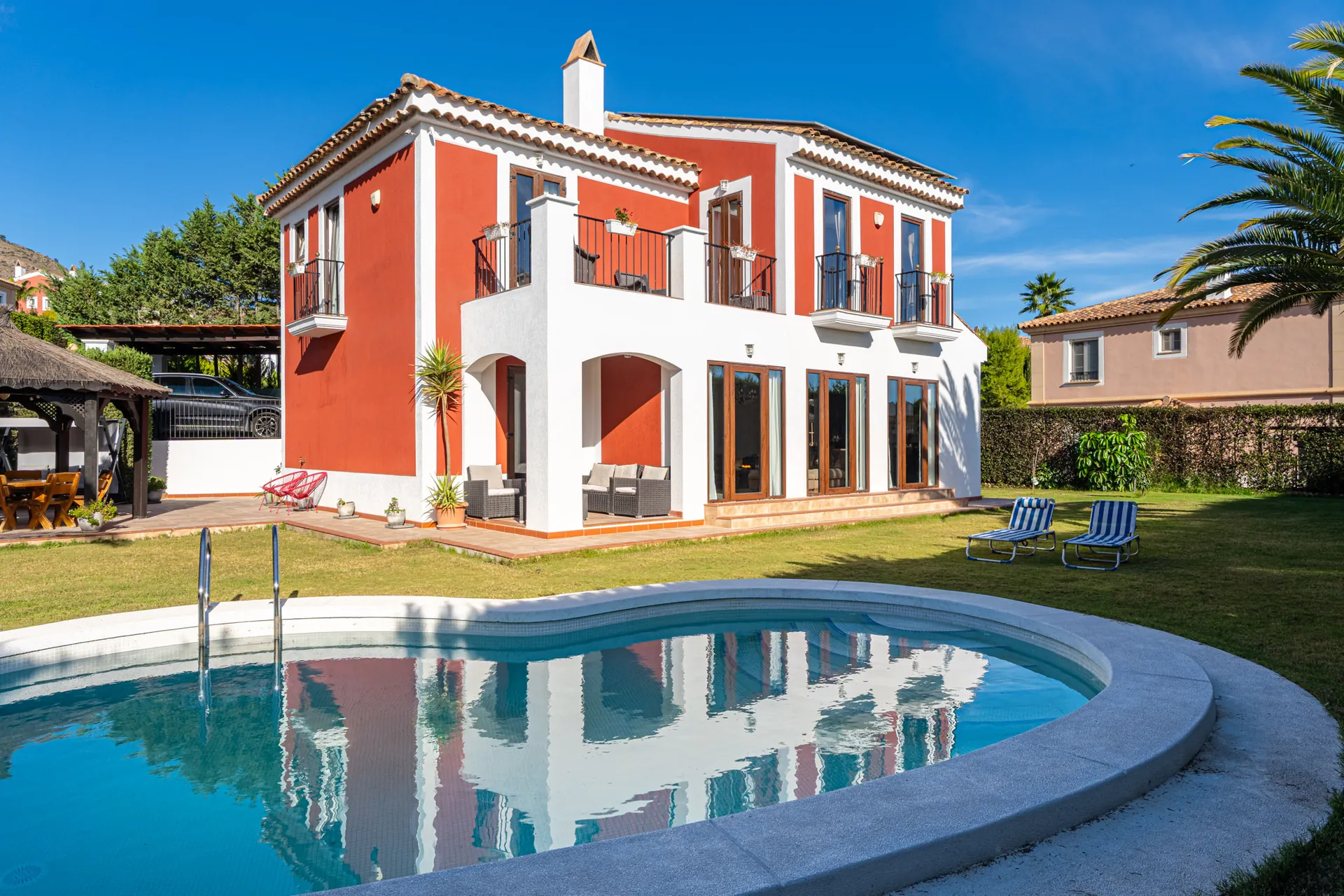 Renovated Mediterranean villa for sale with sea views in Sierra Cortina, Finestrat.