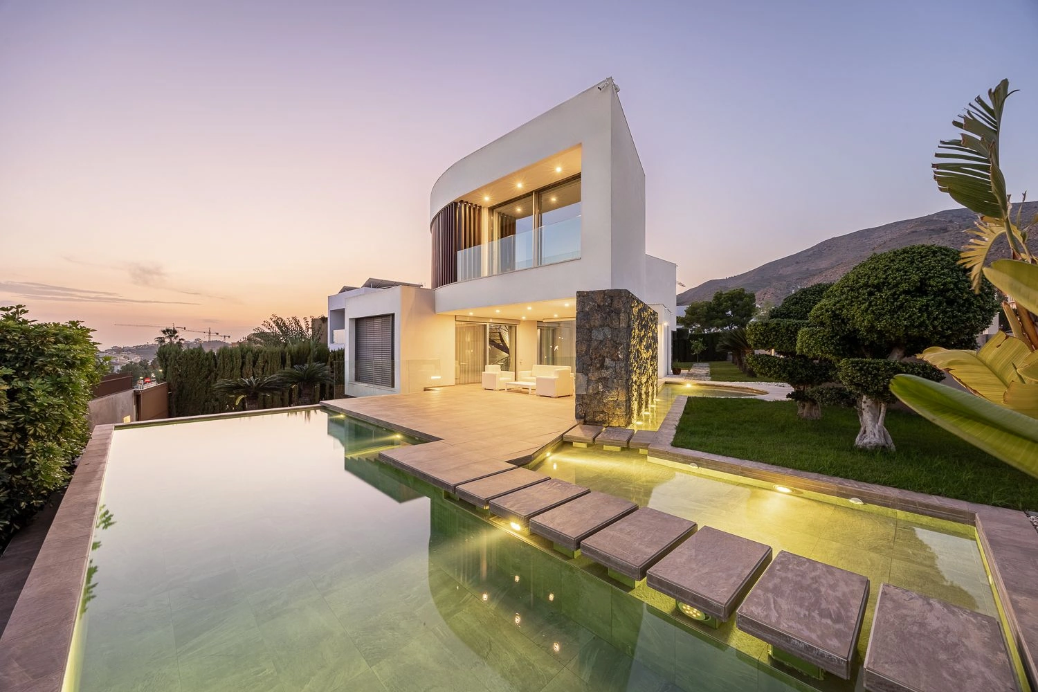 Vila cu design modern, cu vedere la mare, de vânzare în Finestrat.
