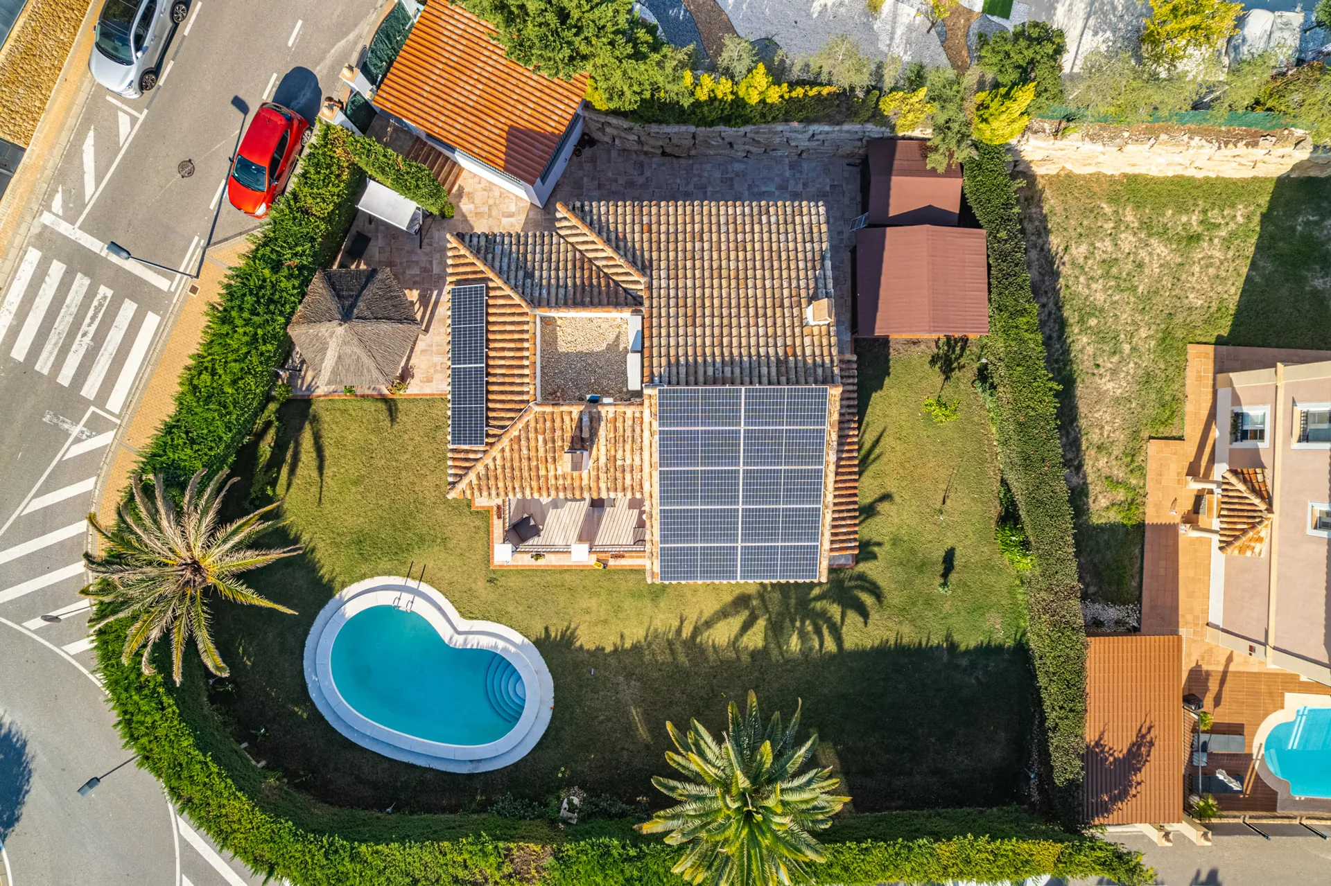 Renovated Mediterranean villa for sale with sea views in Sierra Cortina, Finestrat.