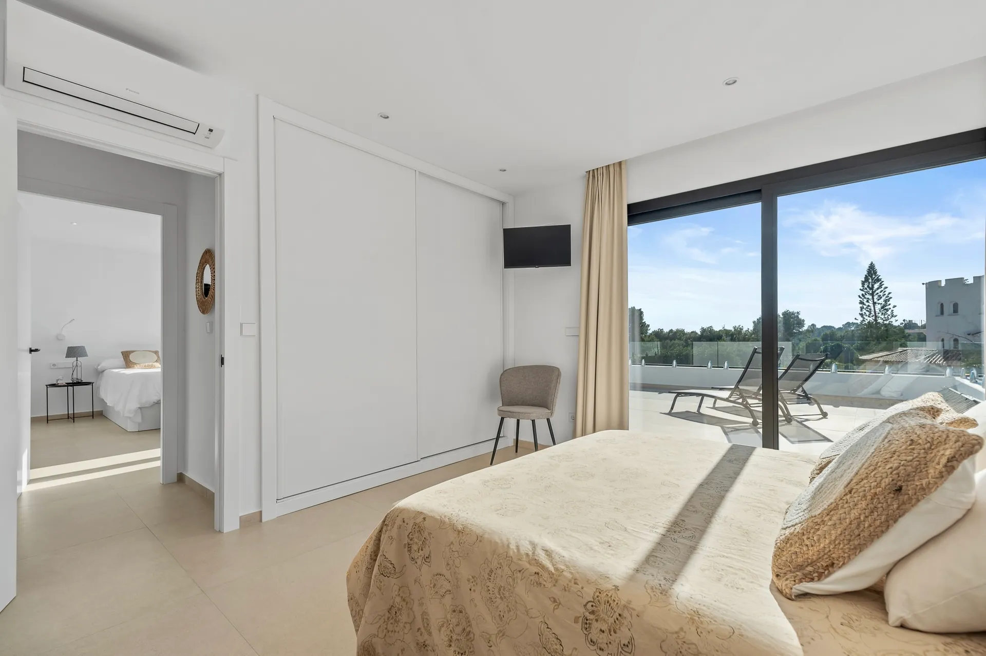 Modern new-build villa for sale in La Nucía with pool and garden.