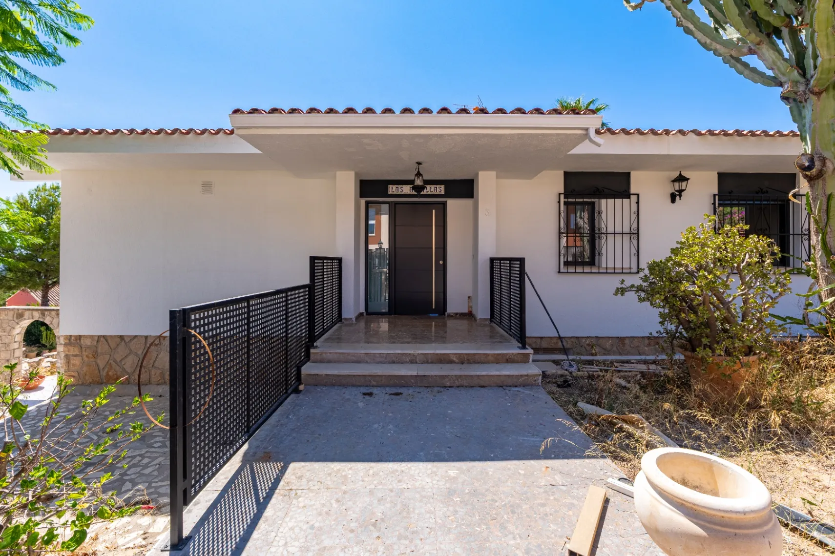 Modern and spacious villa for sale in La Nucía with large land and views.