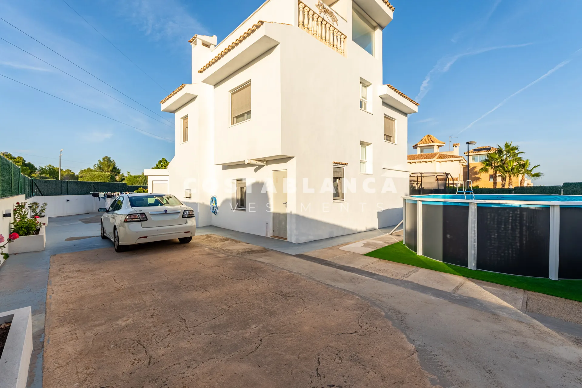 Vila Esquina cu Vederi la Mare și la Munte de vânzare în La Nucía