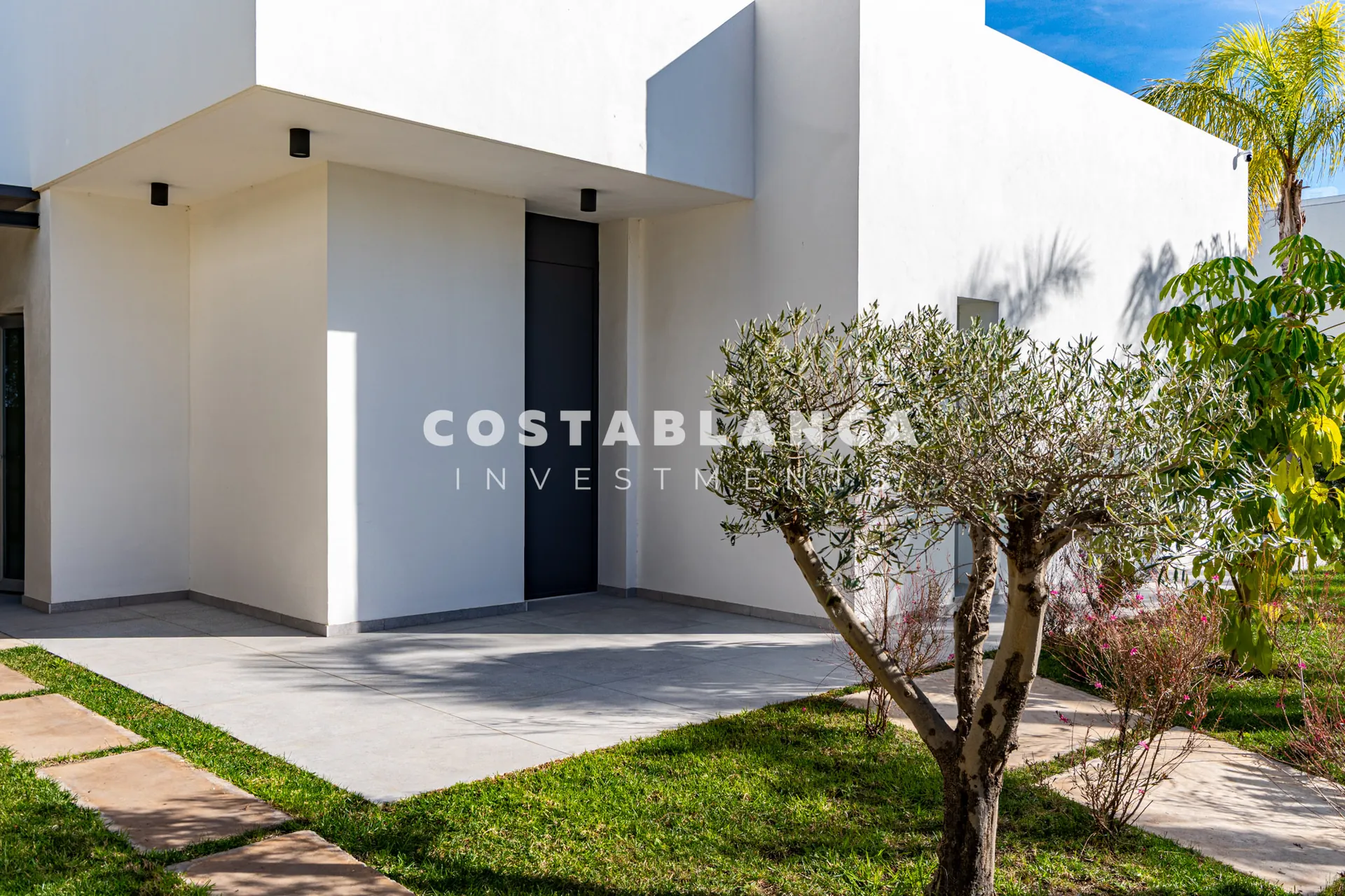 Modern Mediterranean Villa with Private Pool and High-End Finishes for Sale in Finestrat