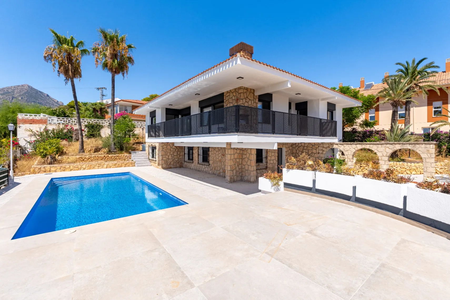 Modern and spacious villa for sale in La Nucía with large land and views.