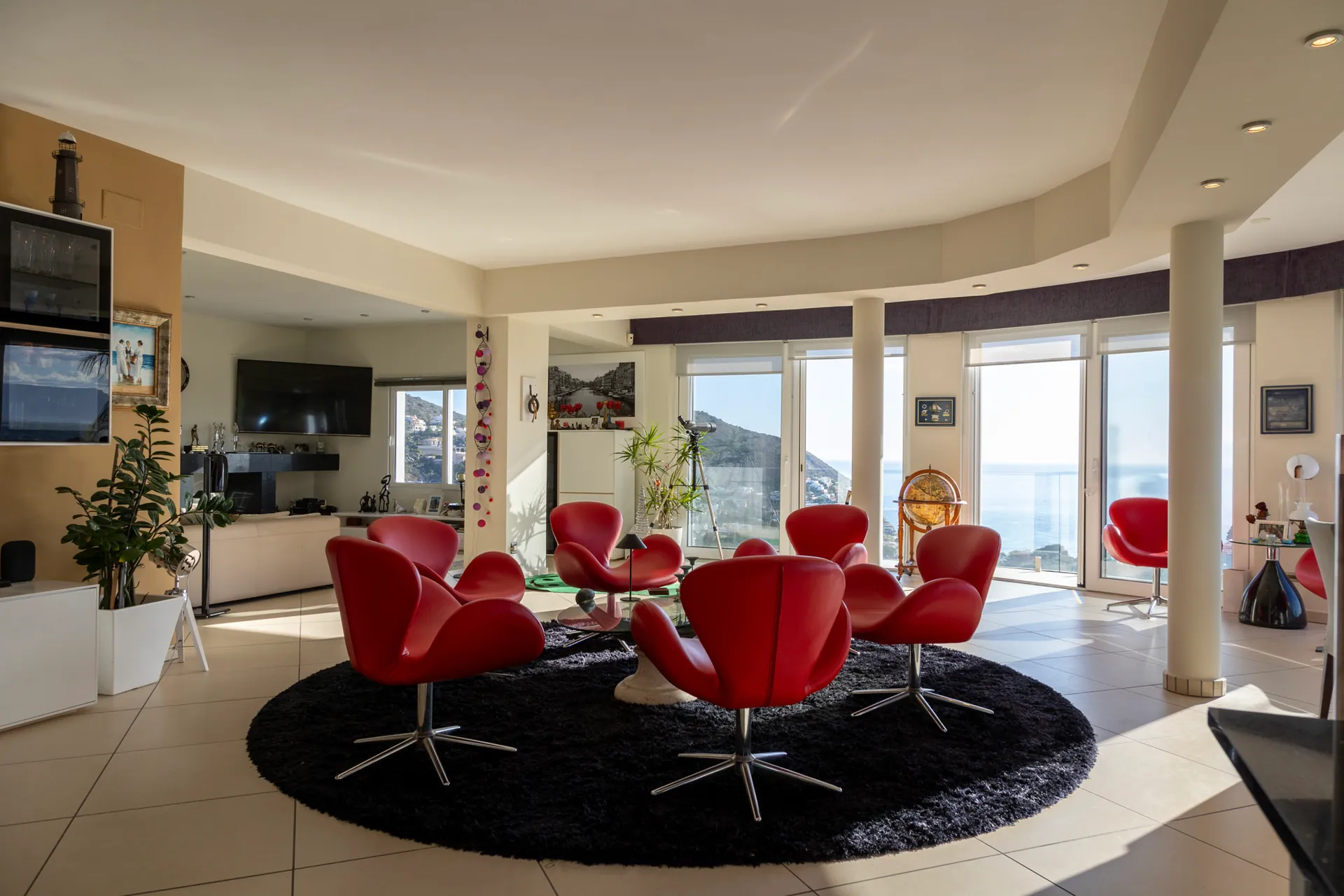 Vila de lux gata de mutat cu vederi panoramice la mare de vânzare în Moraira