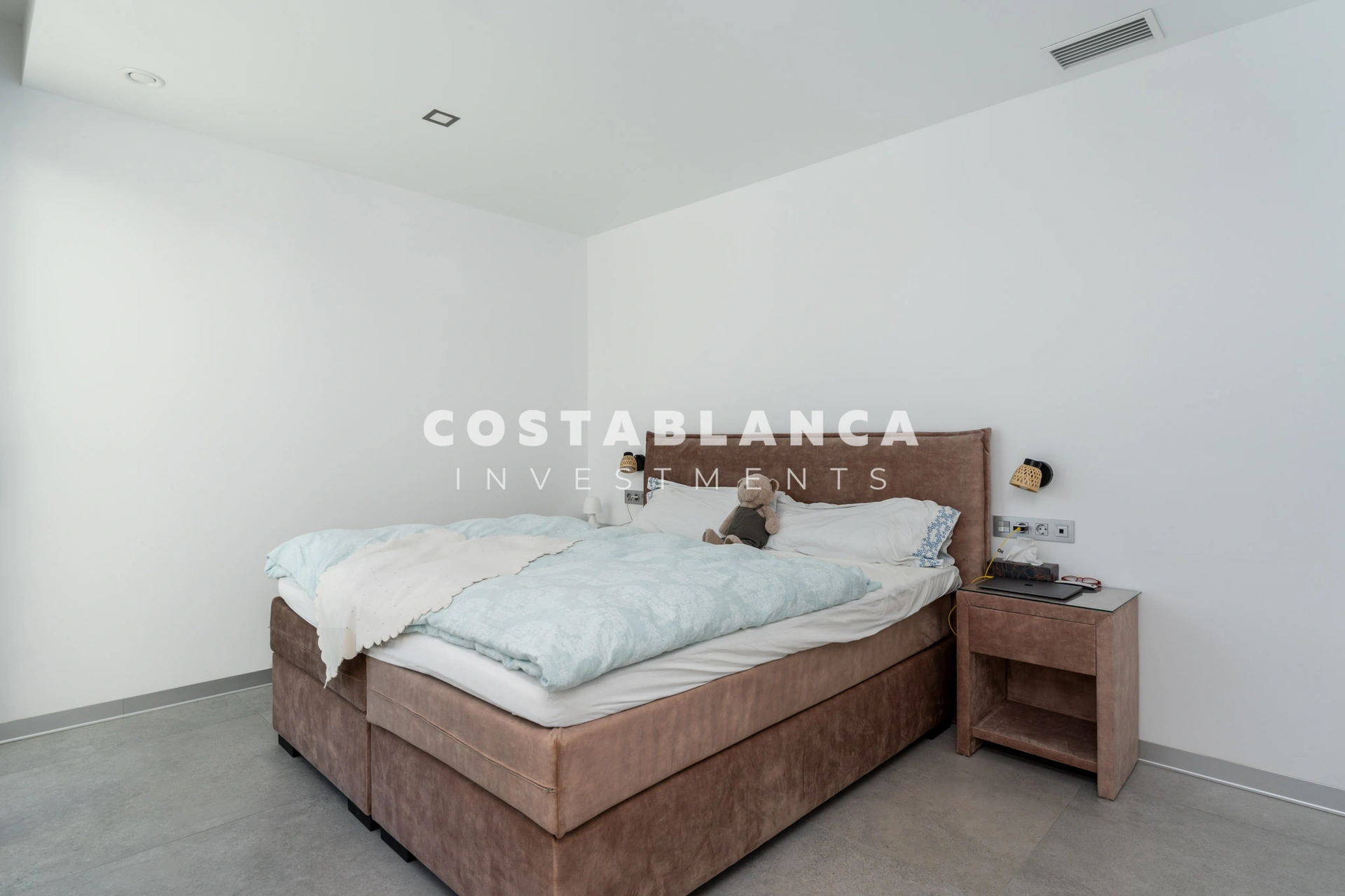 Modern Mediterranean Villa with Private Pool and High-End Finishes for Sale in Finestrat