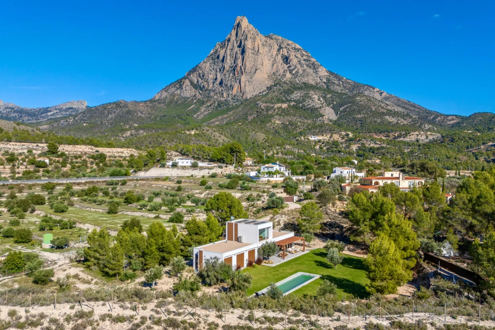 Finca Modernă de Lux cu Intimitate și Natură