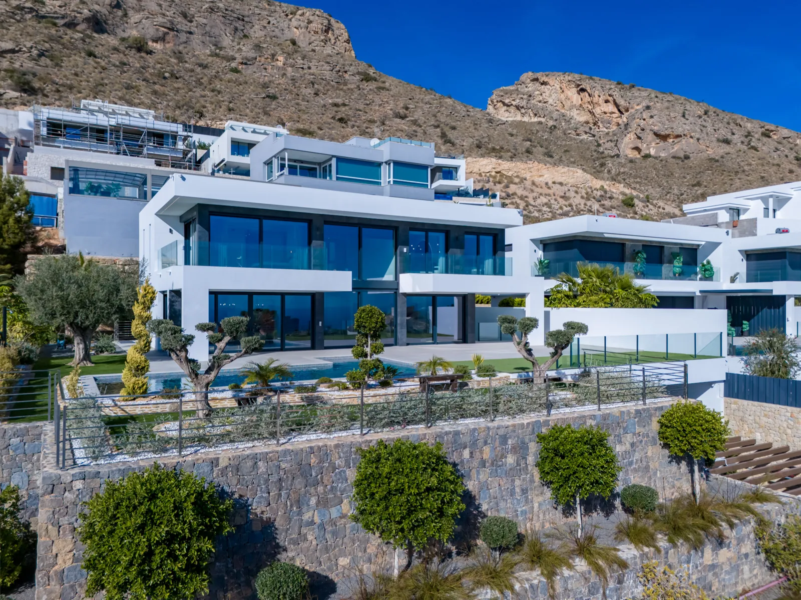 Modern villa for sale in Finestrat with panoramic sea views.