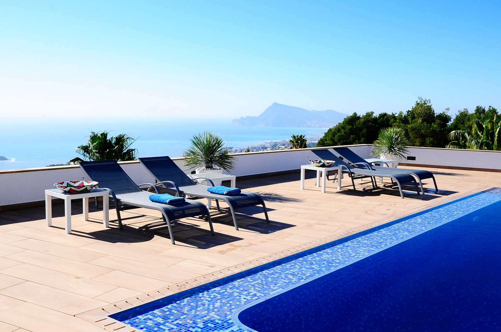 Vila modernă de lux cu vedere panoramică la mare de vânzare în Sierra de Altea.