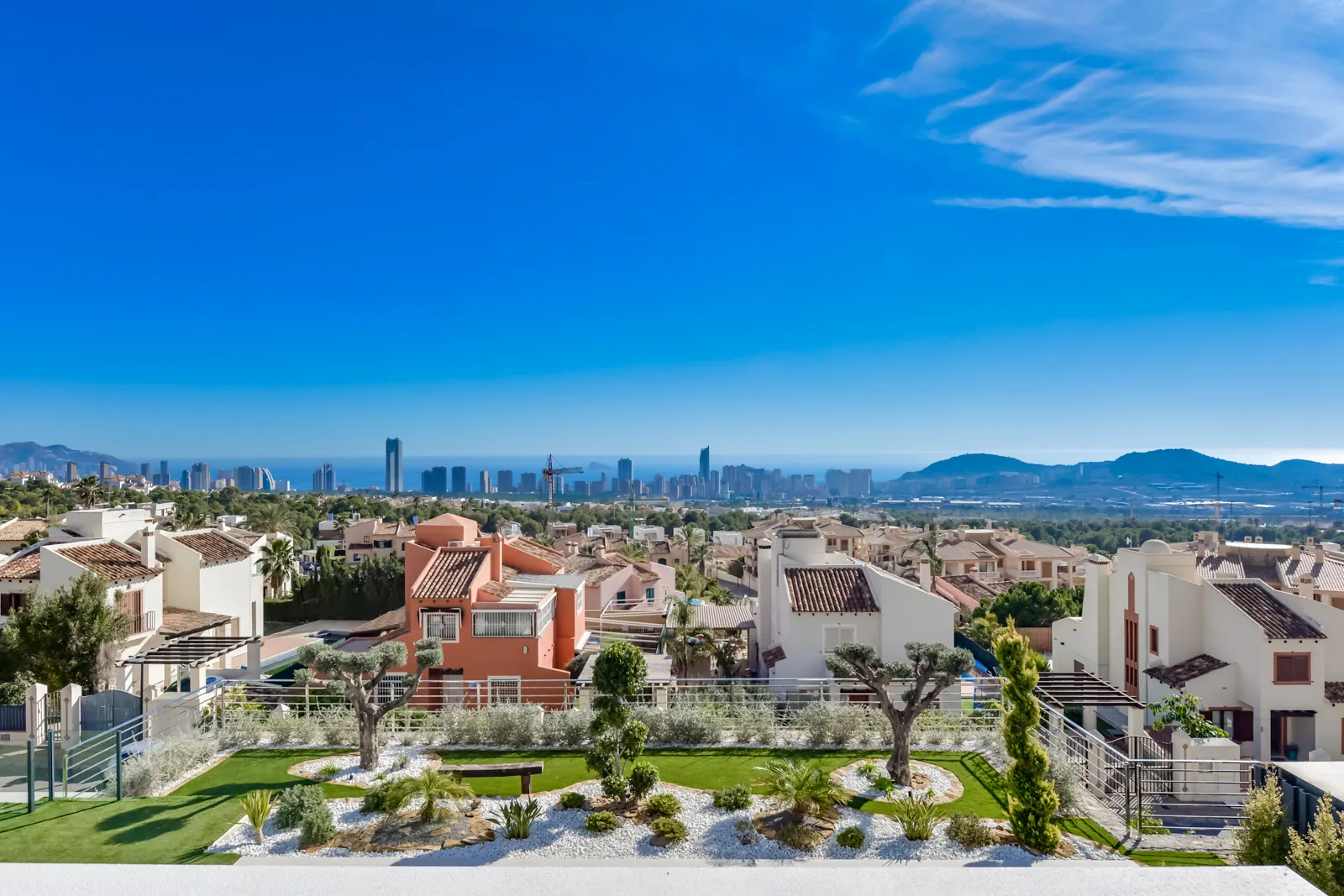 Modern villa for sale in Finestrat with panoramic sea views.