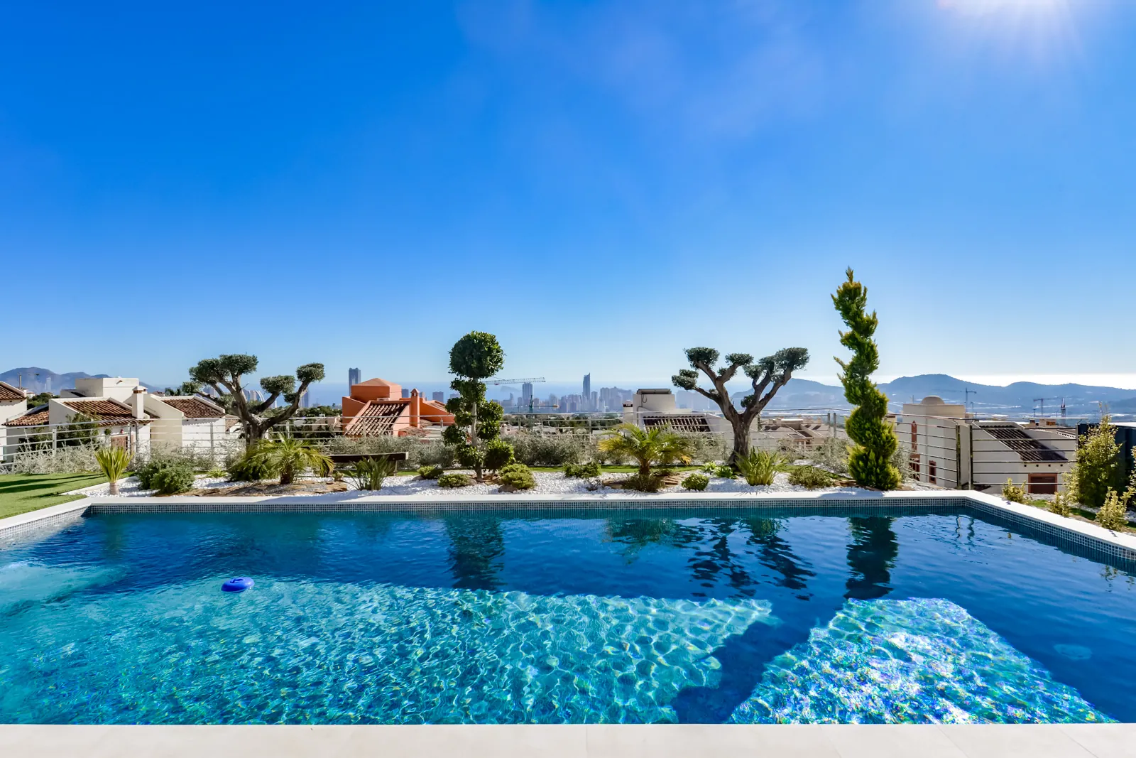 Modern villa for sale in Finestrat with panoramic sea views.