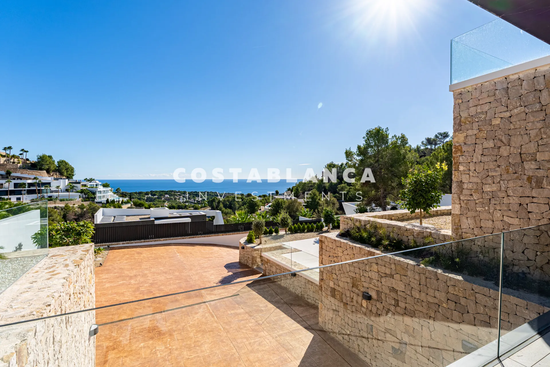 Capodoperă contemporană cu vederi panoramice la mare și la munte de vânzare în Benissa