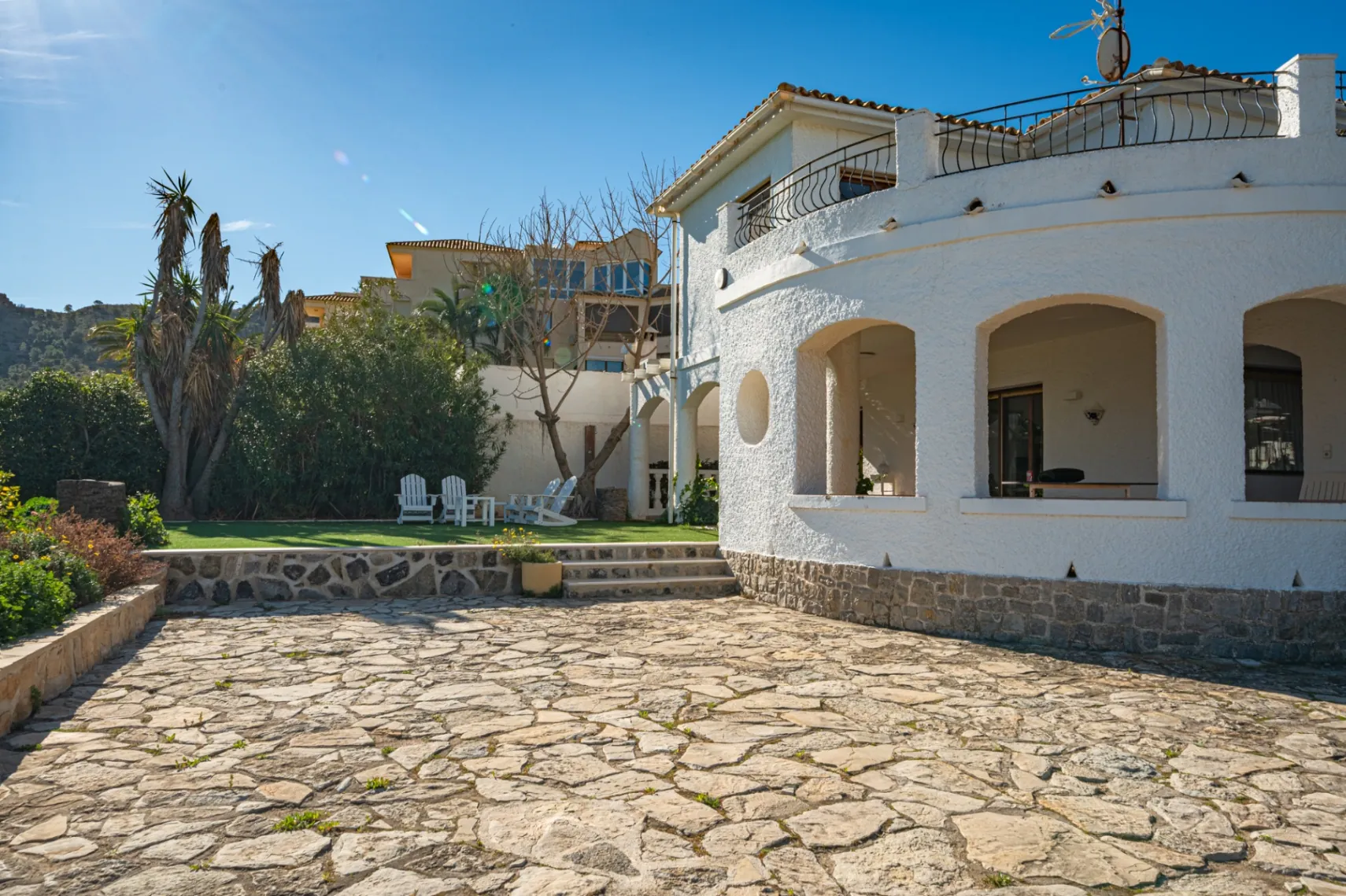 A once-in-a-lifetime opportunity on a cliff for sale in El Albir