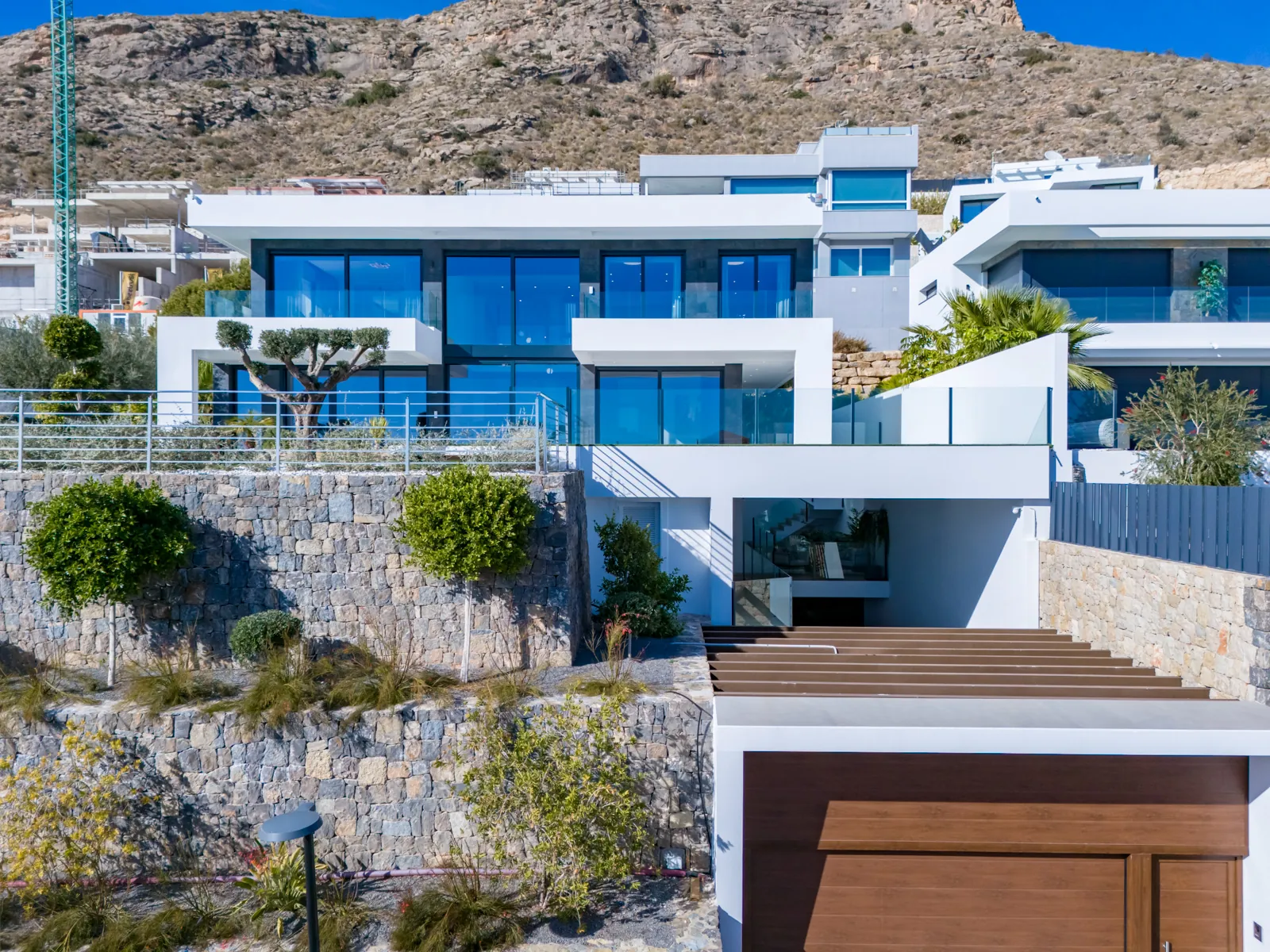 Modern villa for sale in Finestrat with panoramic sea views.