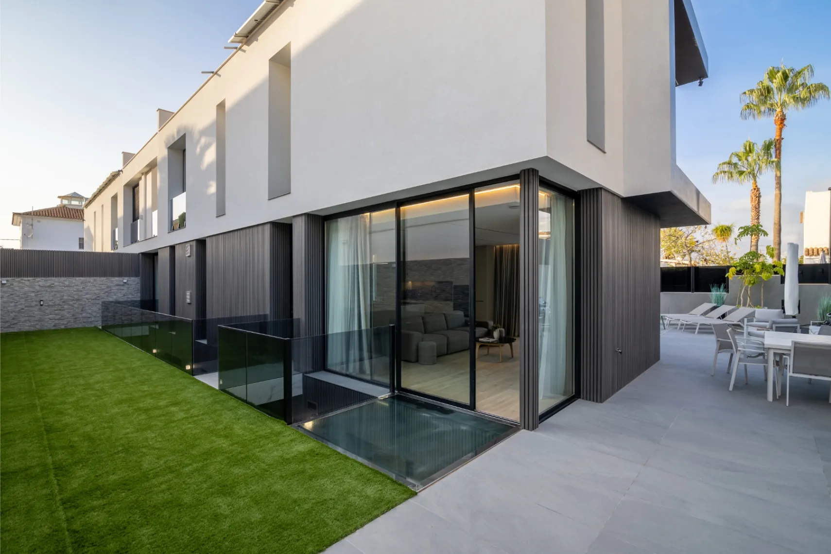 Vila modernă nou construită de vânzare în Albir, dotată cu tehnologie de înaltă performanță.