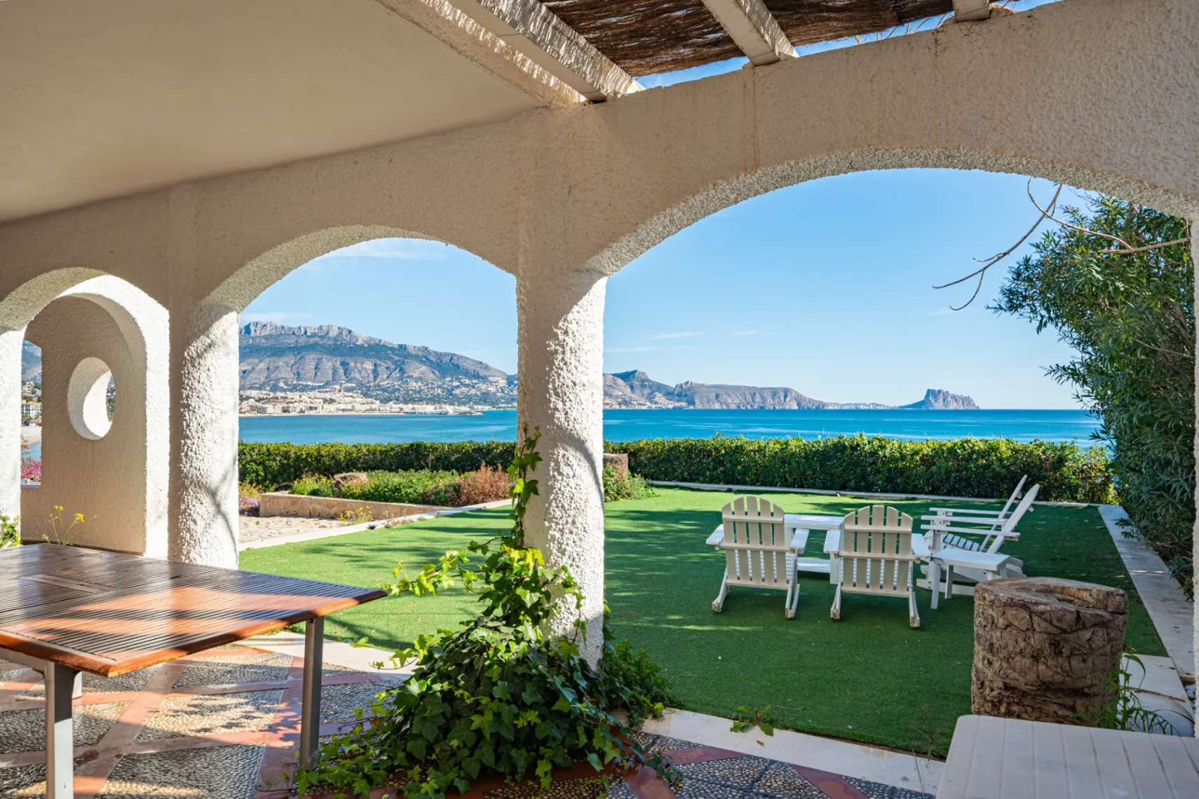 A once-in-a-lifetime opportunity on a cliff for sale in El Albir