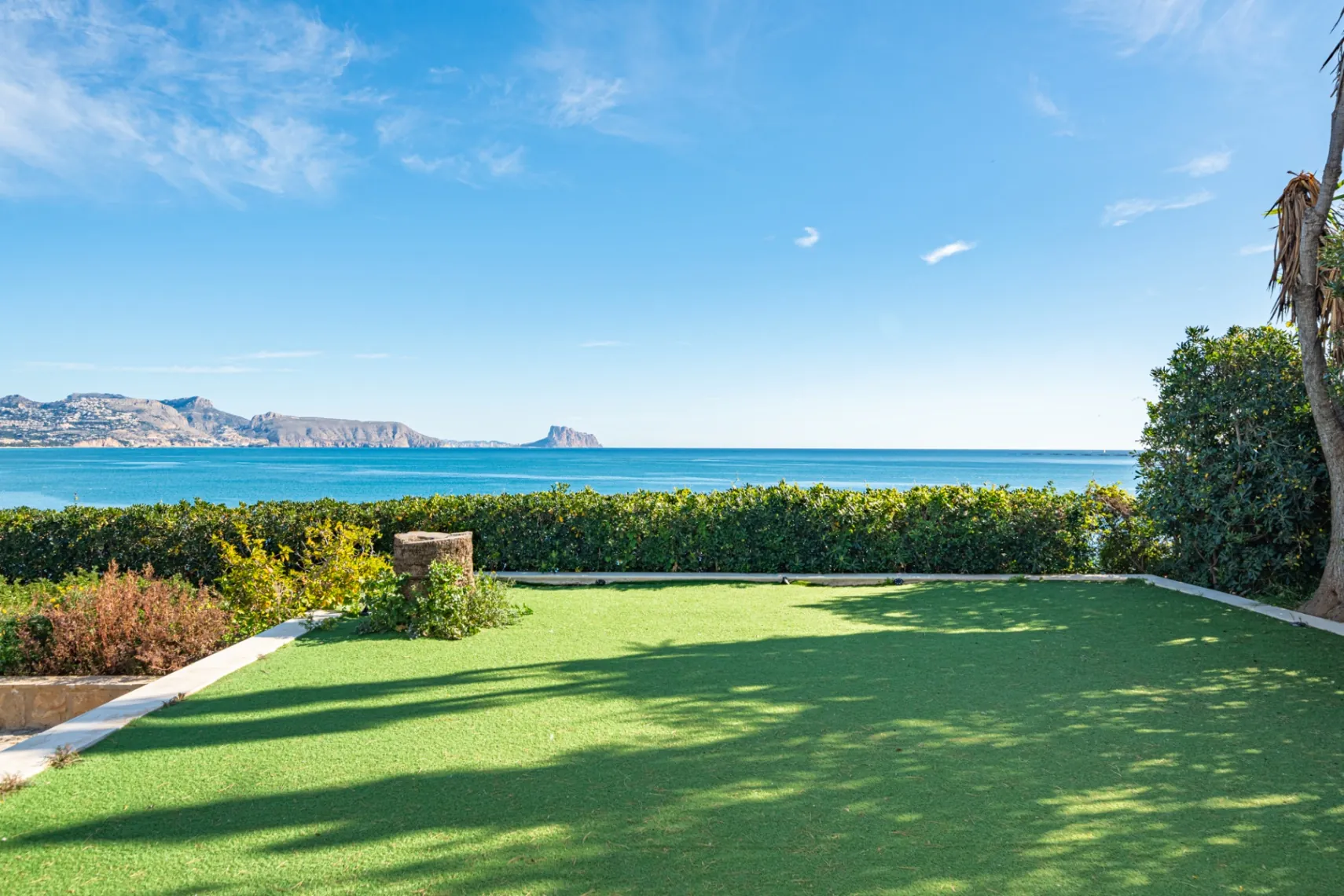 A once-in-a-lifetime opportunity on a cliff for sale in El Albir